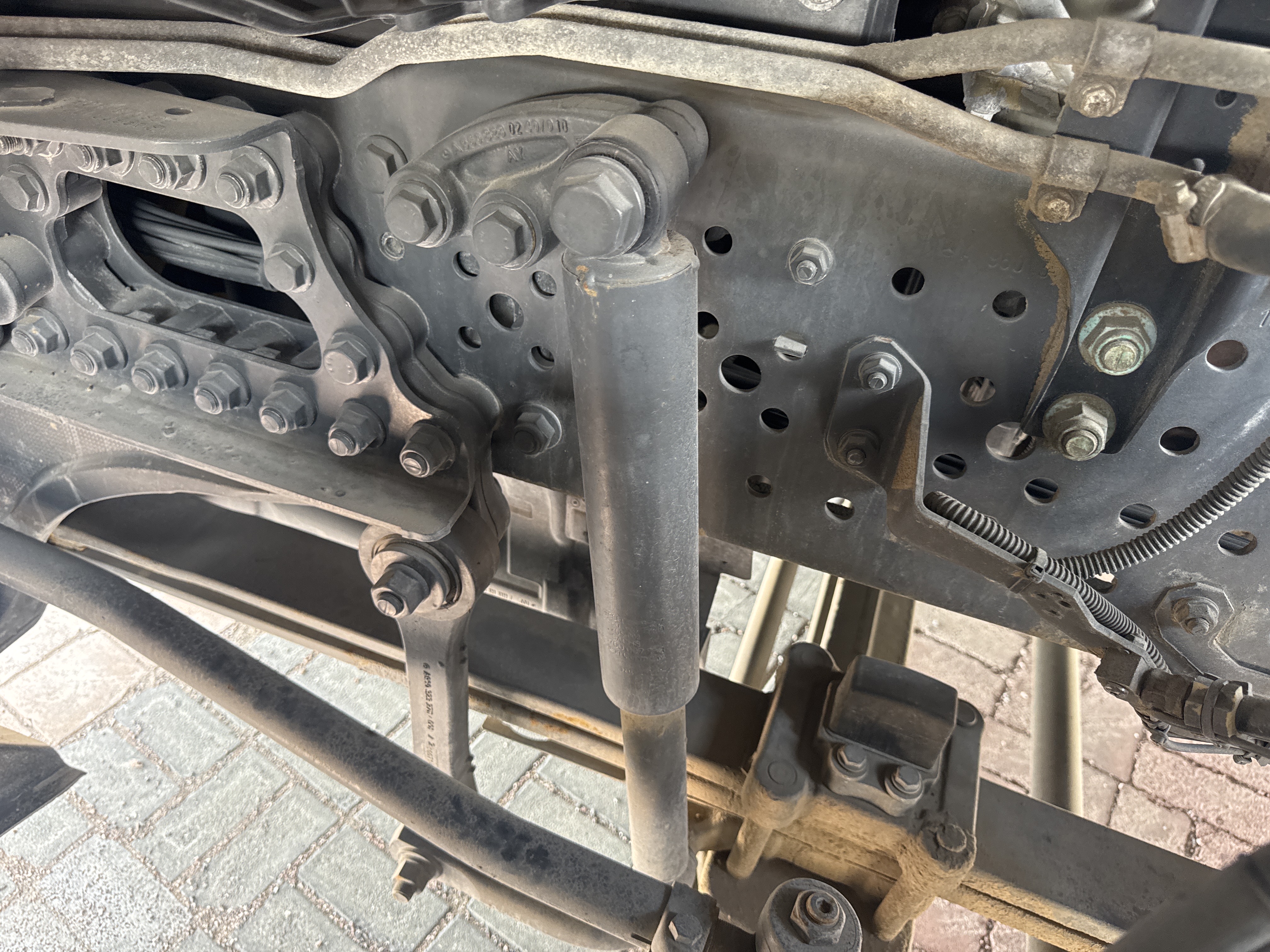 PMT-004-Mercedes-Benz-Actros-1845-Trailer-trucks-inspection-Chassis-Front-suspension-1