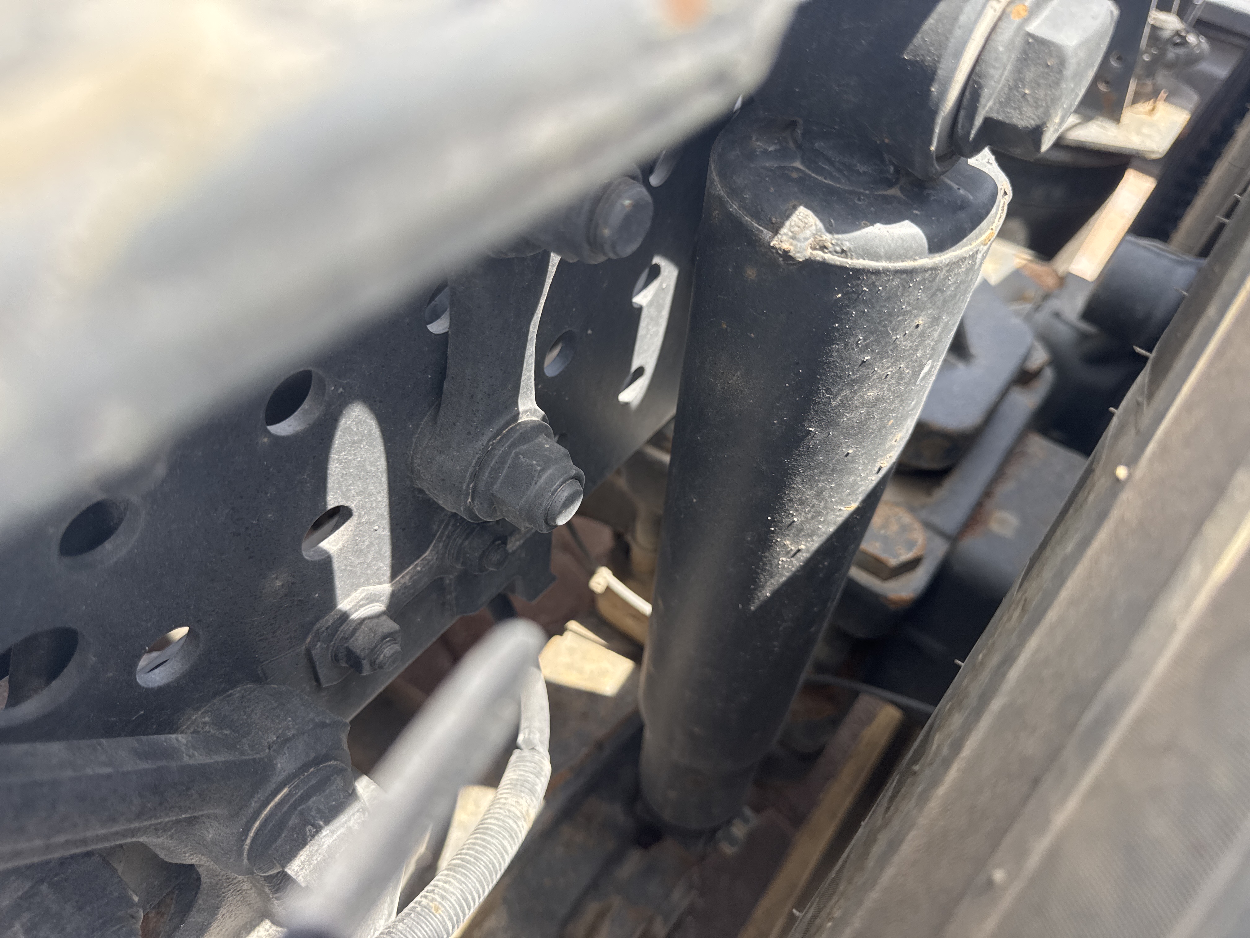 PMT-004-Mercedes-Benz-Actros-1845-Trailer-trucks-inspection-Chassis-Rear-suspension-1