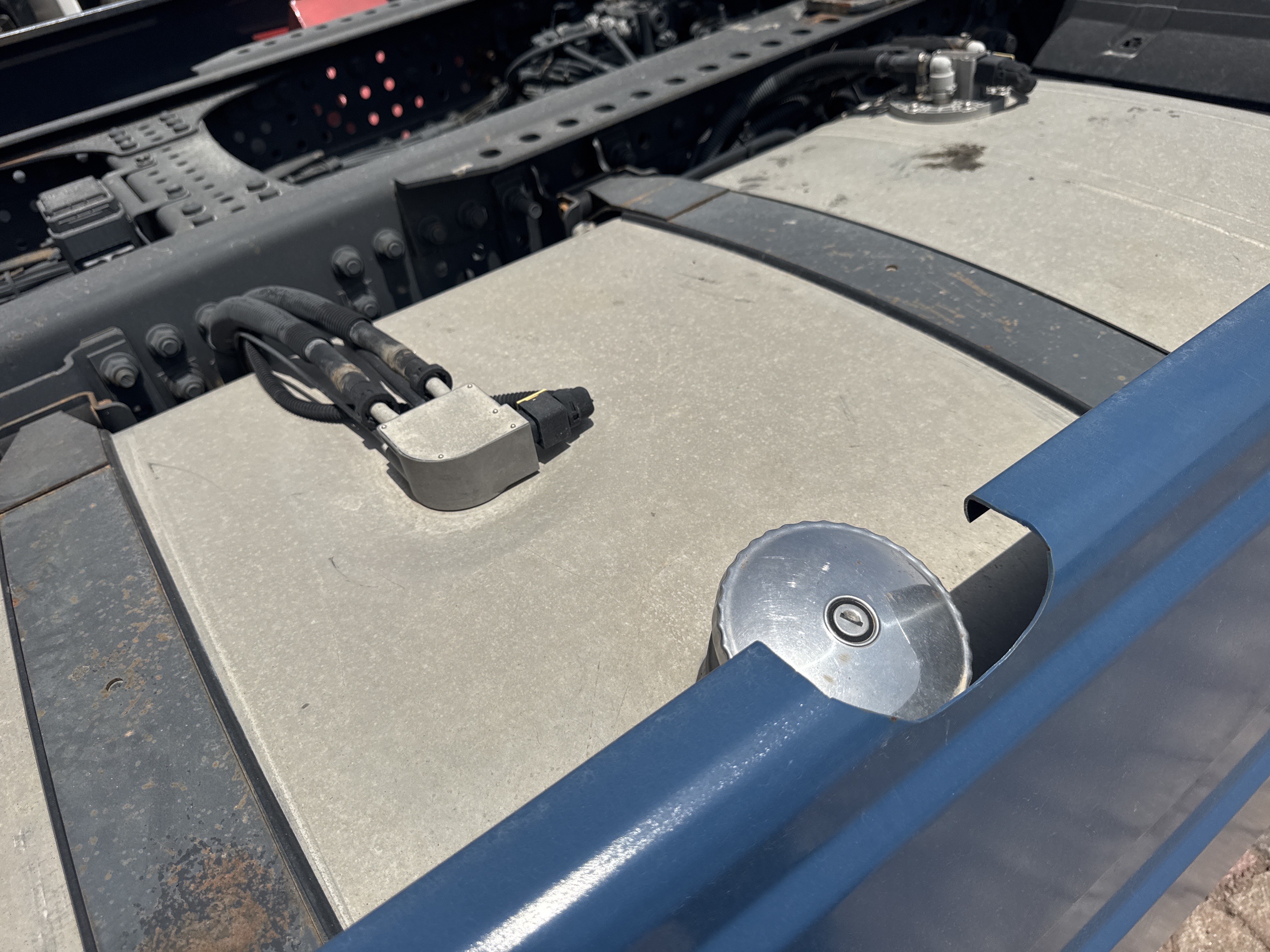PMT-004-Mercedes-Benz-Actros-1845-Trailer-trucks-inspection-Engine-Fuel-tank-1