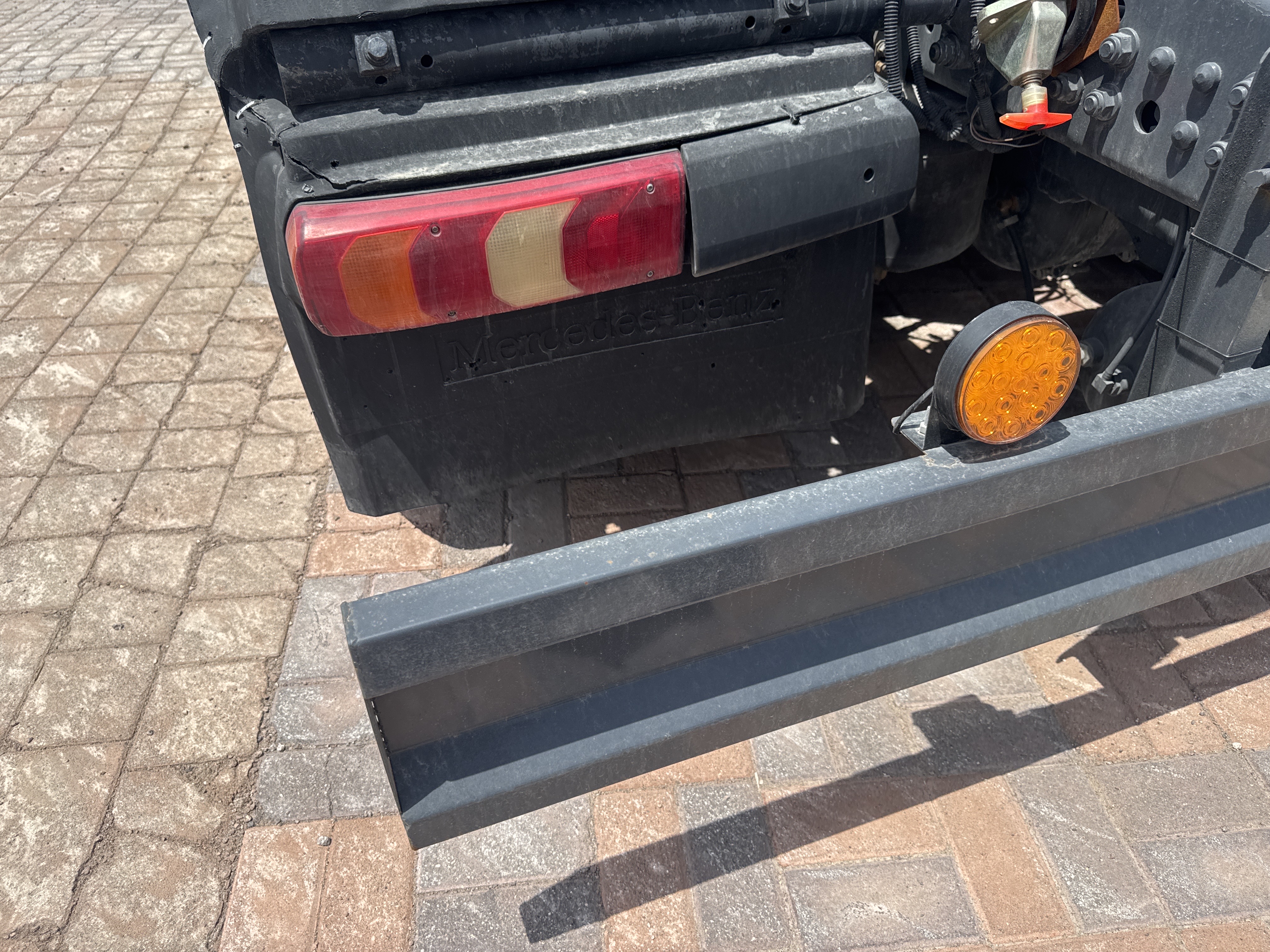 PMT-004-Mercedes-Benz-Actros-1845-Trailer-trucks-inspection-Electronic-Lights-and-signals-1