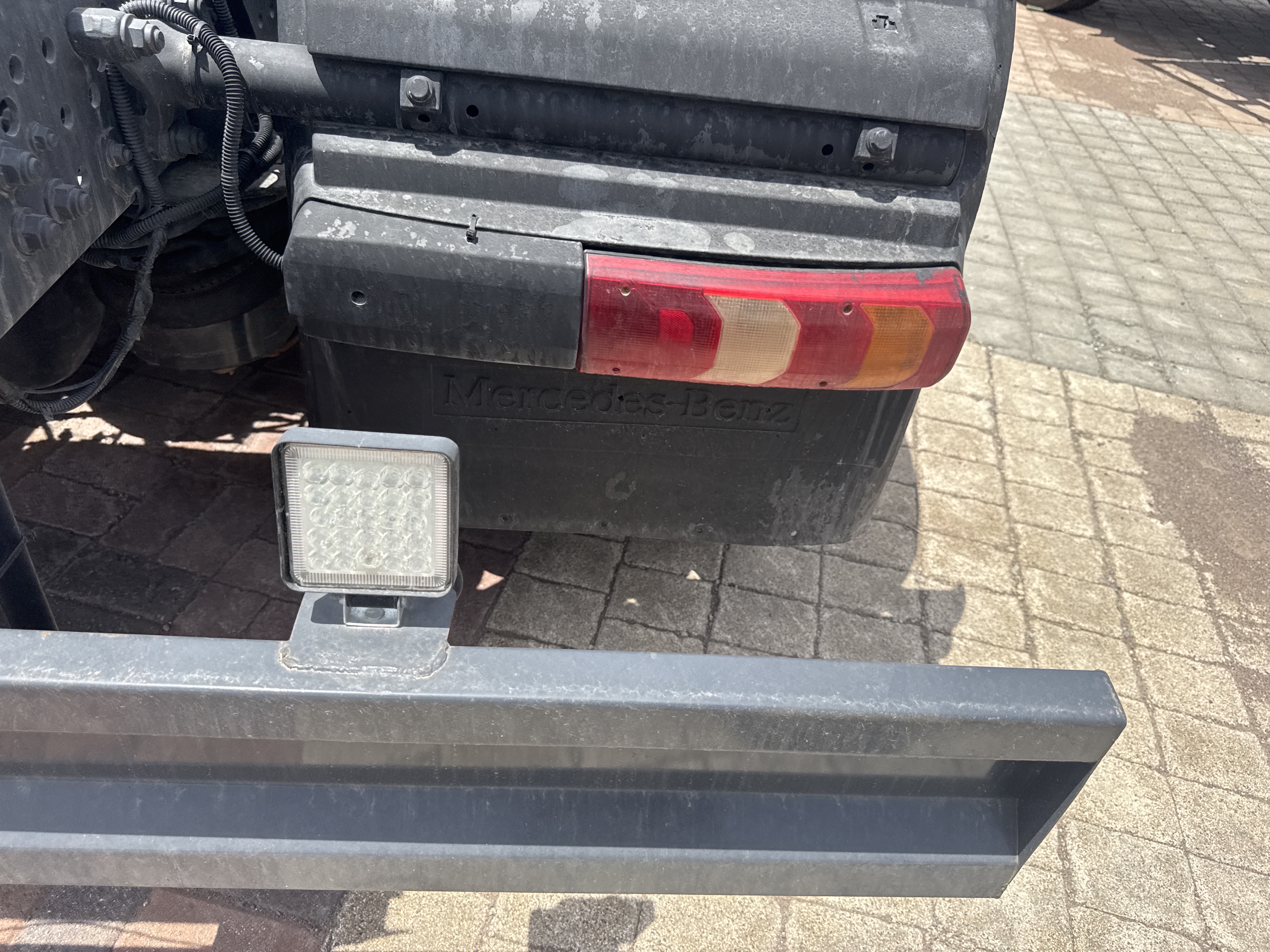 PMT-004-Mercedes-Benz-Actros-1845-Trailer-trucks-inspection-Electronic-Lights-and-signals-1