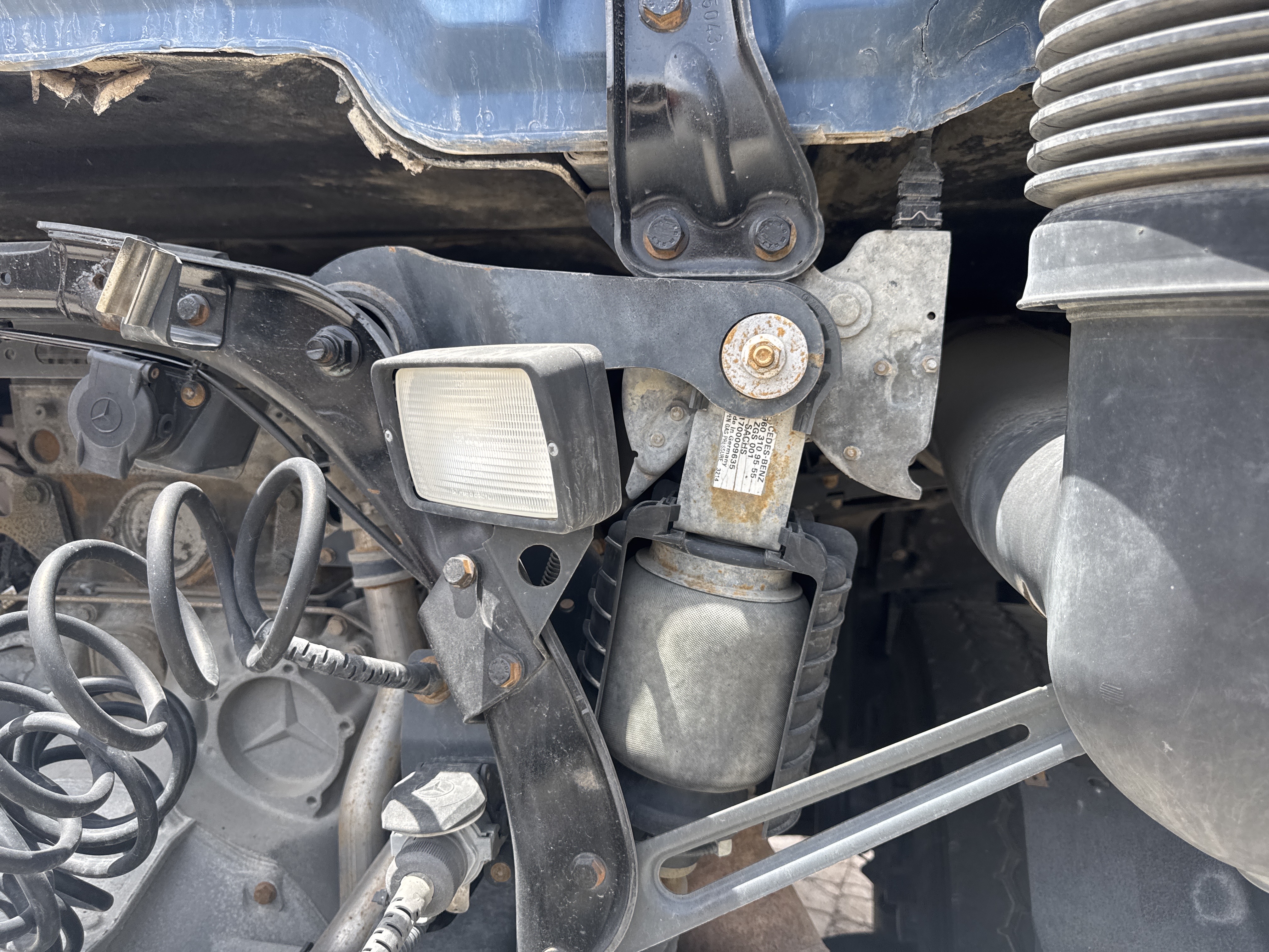 PMT-004-Mercedes-Benz-Actros-1845-Trailer-trucks-inspection-Electronic-Lights-and-signals-1