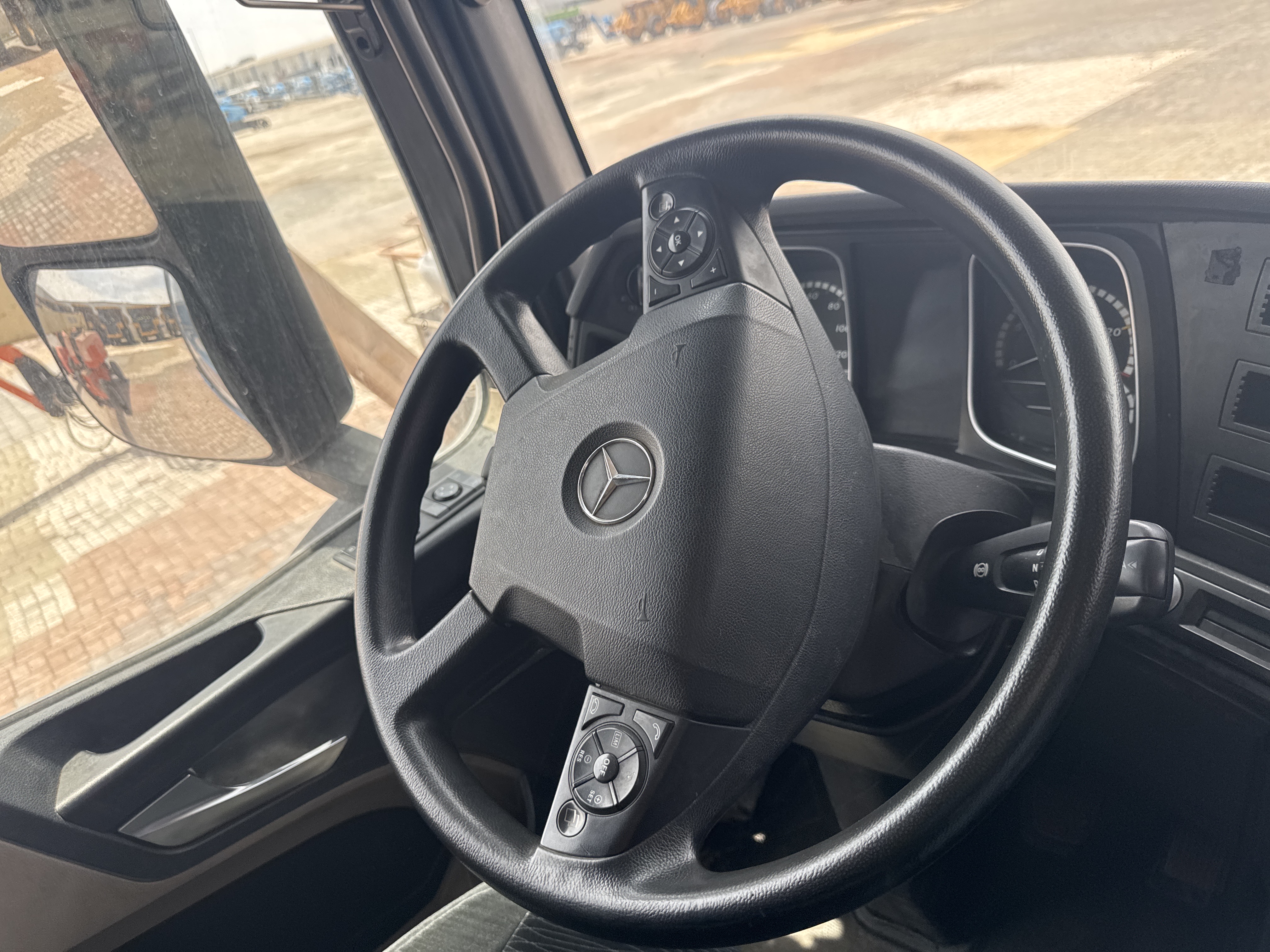 PMT-004-Mercedes-Benz-Actros-1845-Trailer-trucks-inspection-Cabin-Steering-controls-1