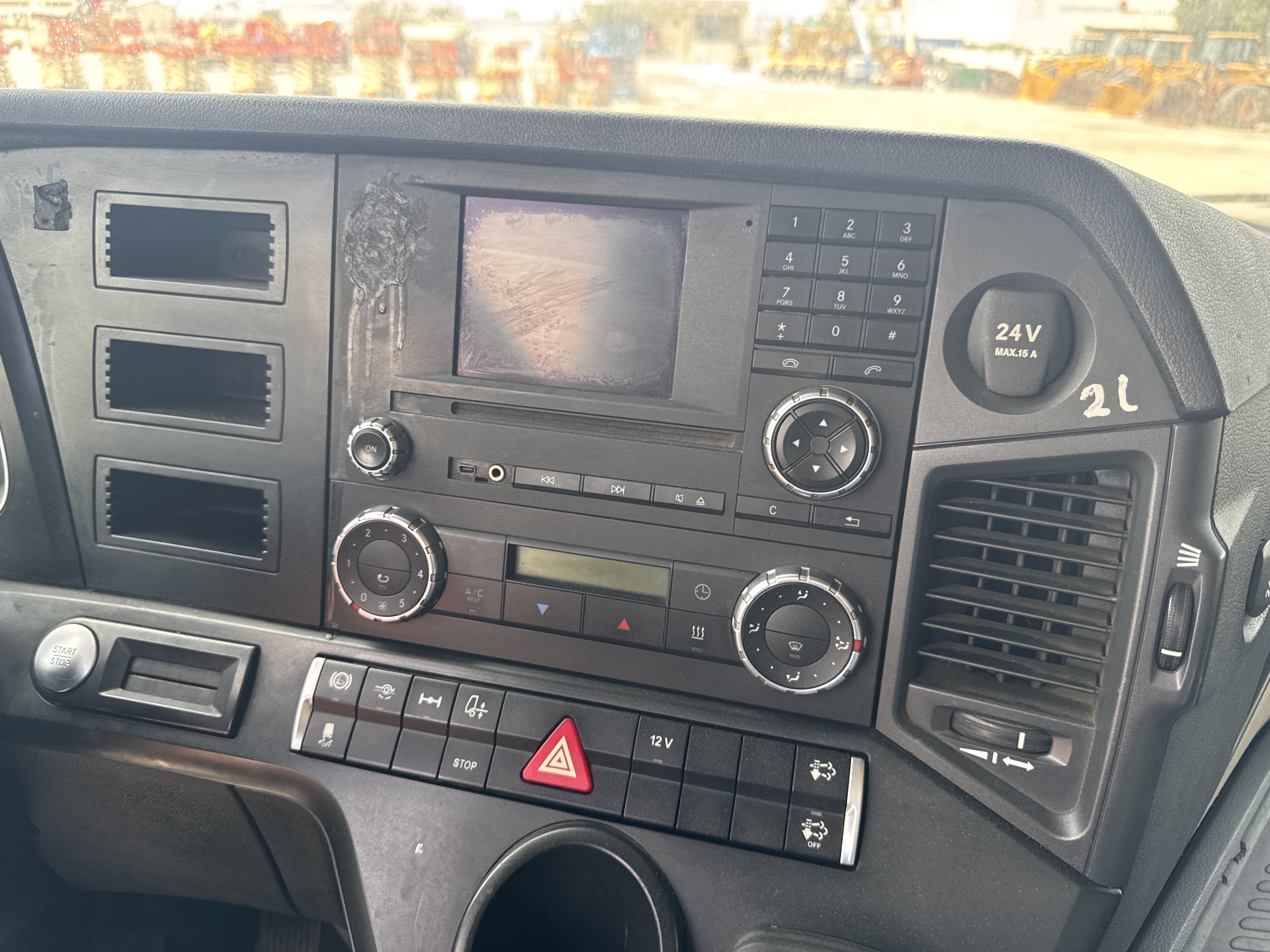 PMT-004-Mercedes-Benz-Actros-1845-Trailer-trucks-inspection-Cabin-Electronic-instrument-board-1
