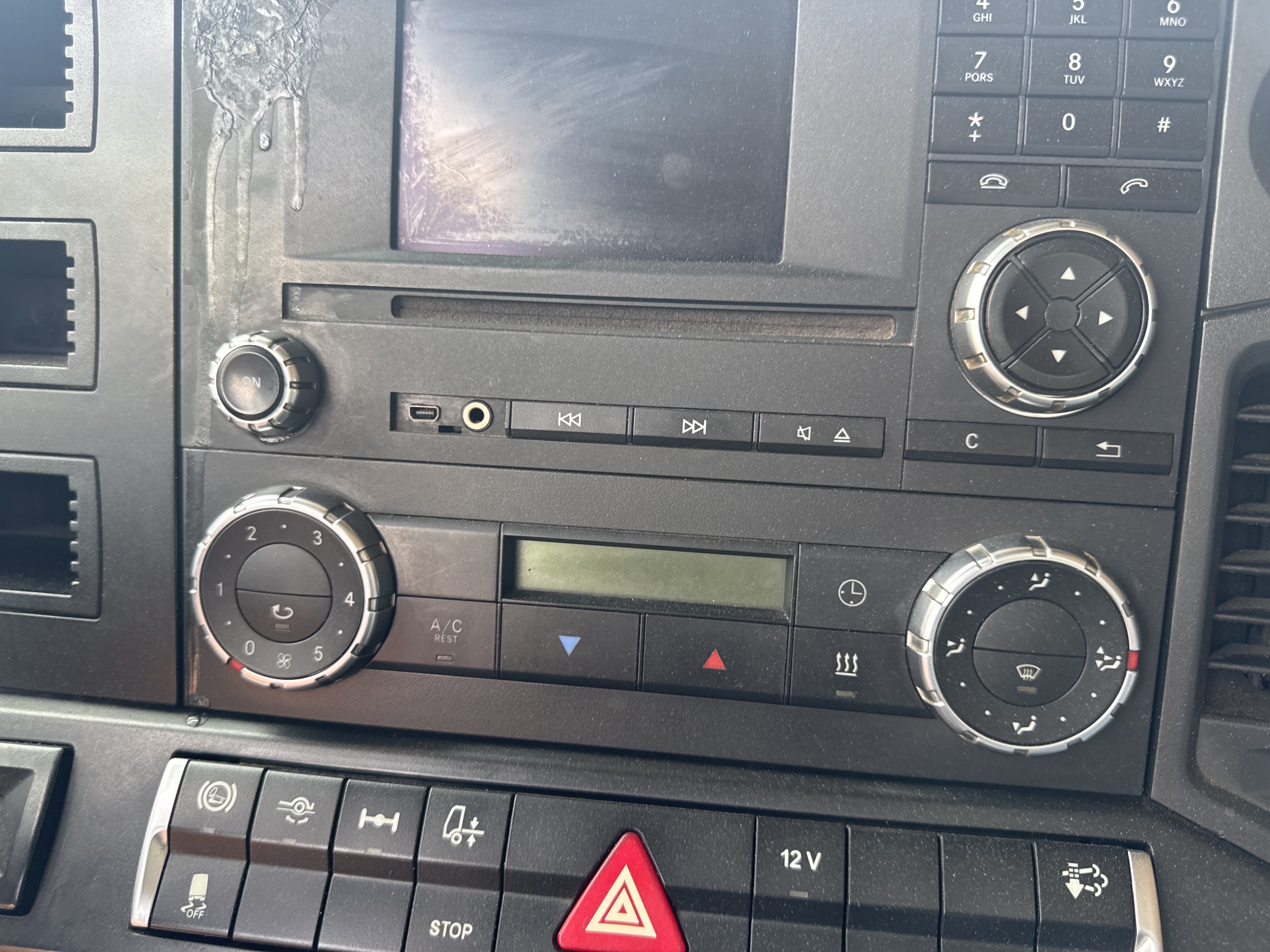 PMT-004-Mercedes-Benz-Actros-1845-Trailer-trucks-inspection-Air-conditioning-A/C-control-panel-1