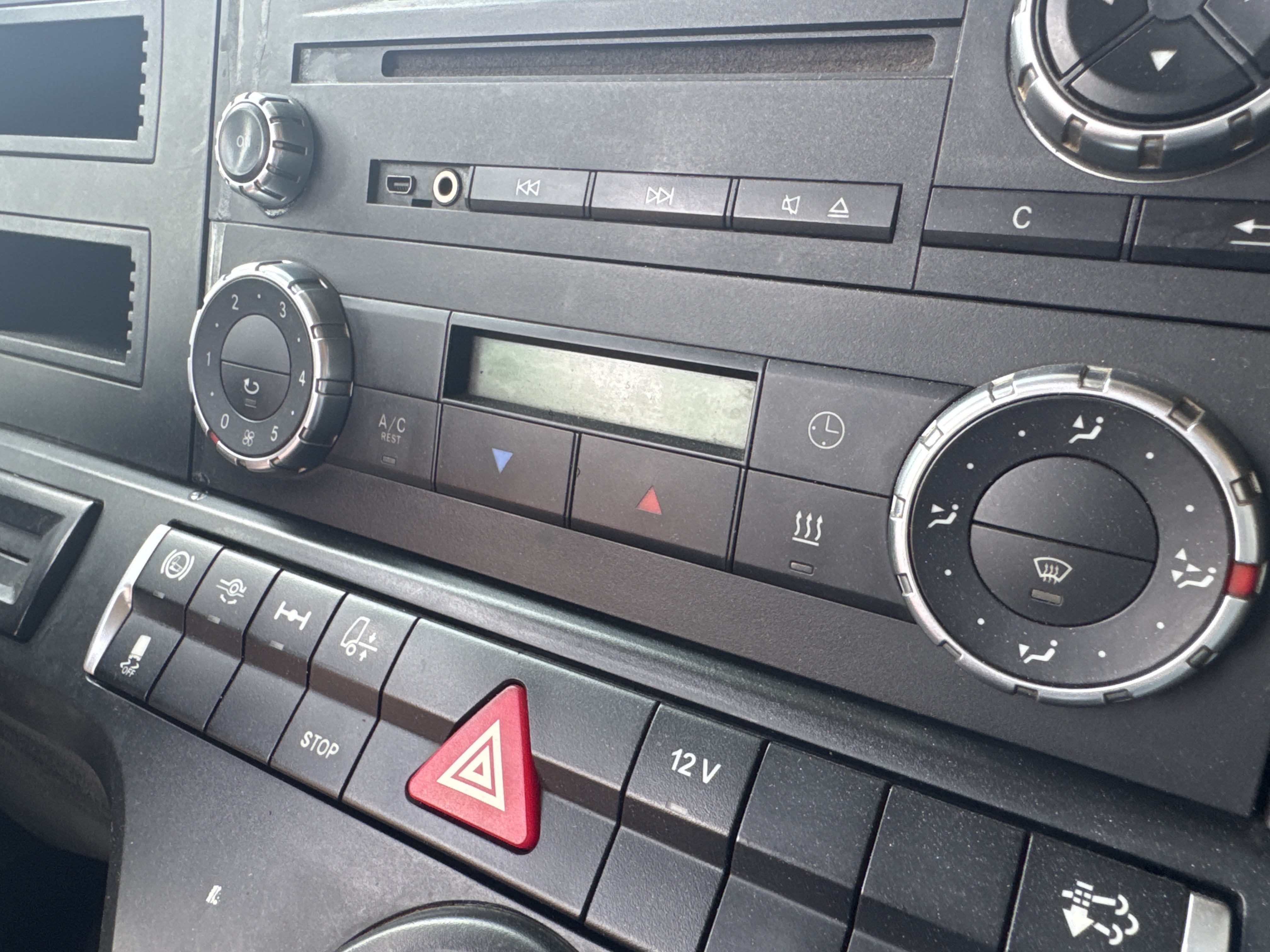 PMT-004-Mercedes-Benz-Actros-1845-Trailer-trucks-inspection-Air-conditioning-A/C-control-panel-1