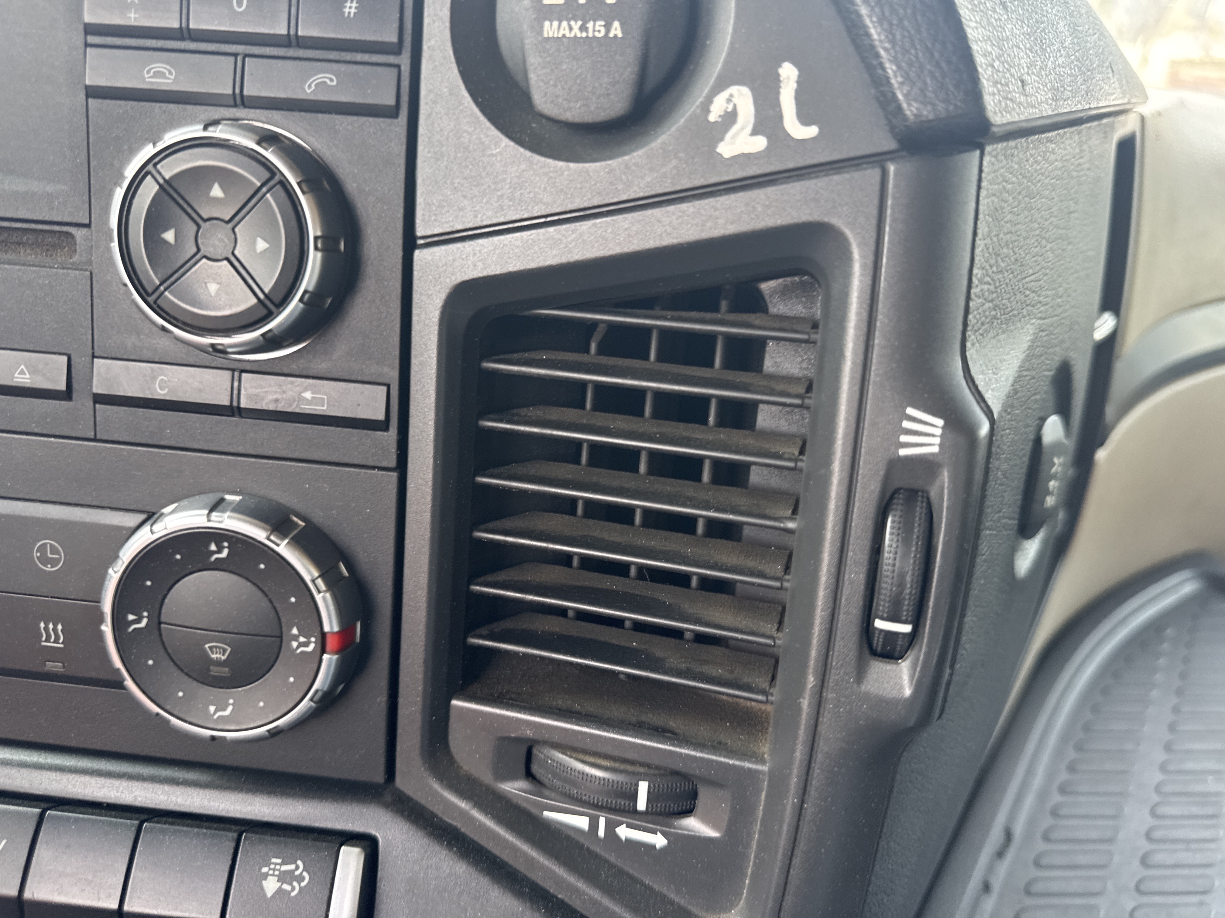 PMT-004-Mercedes-Benz-Actros-1845-Trailer-trucks-inspection-Air-conditioning-Vents-and-air-flow-1