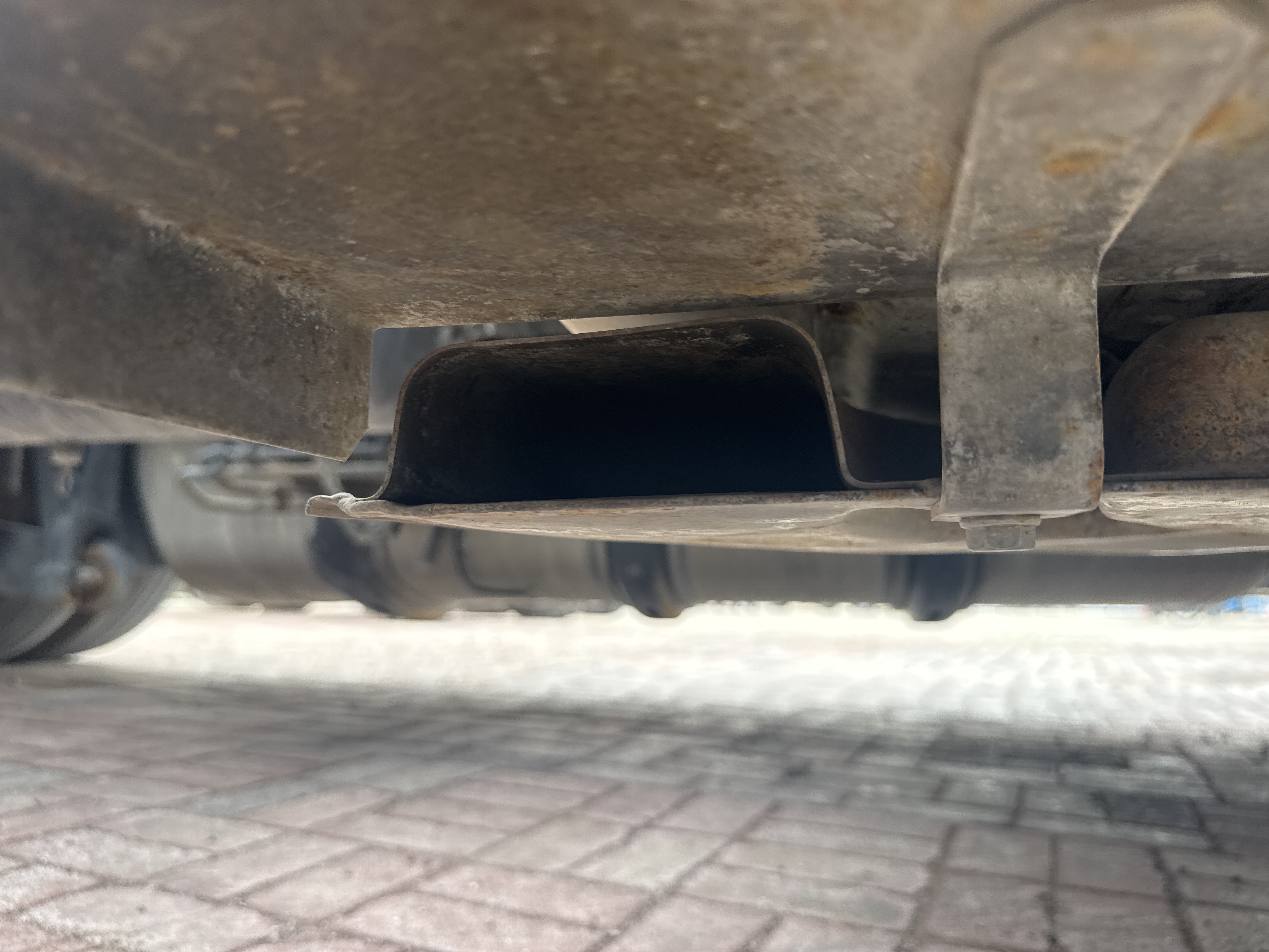 PMT-004-Mercedes-Benz-Actros-1845-Trailer-trucks-inspection-Engine-Exhaust-system-1