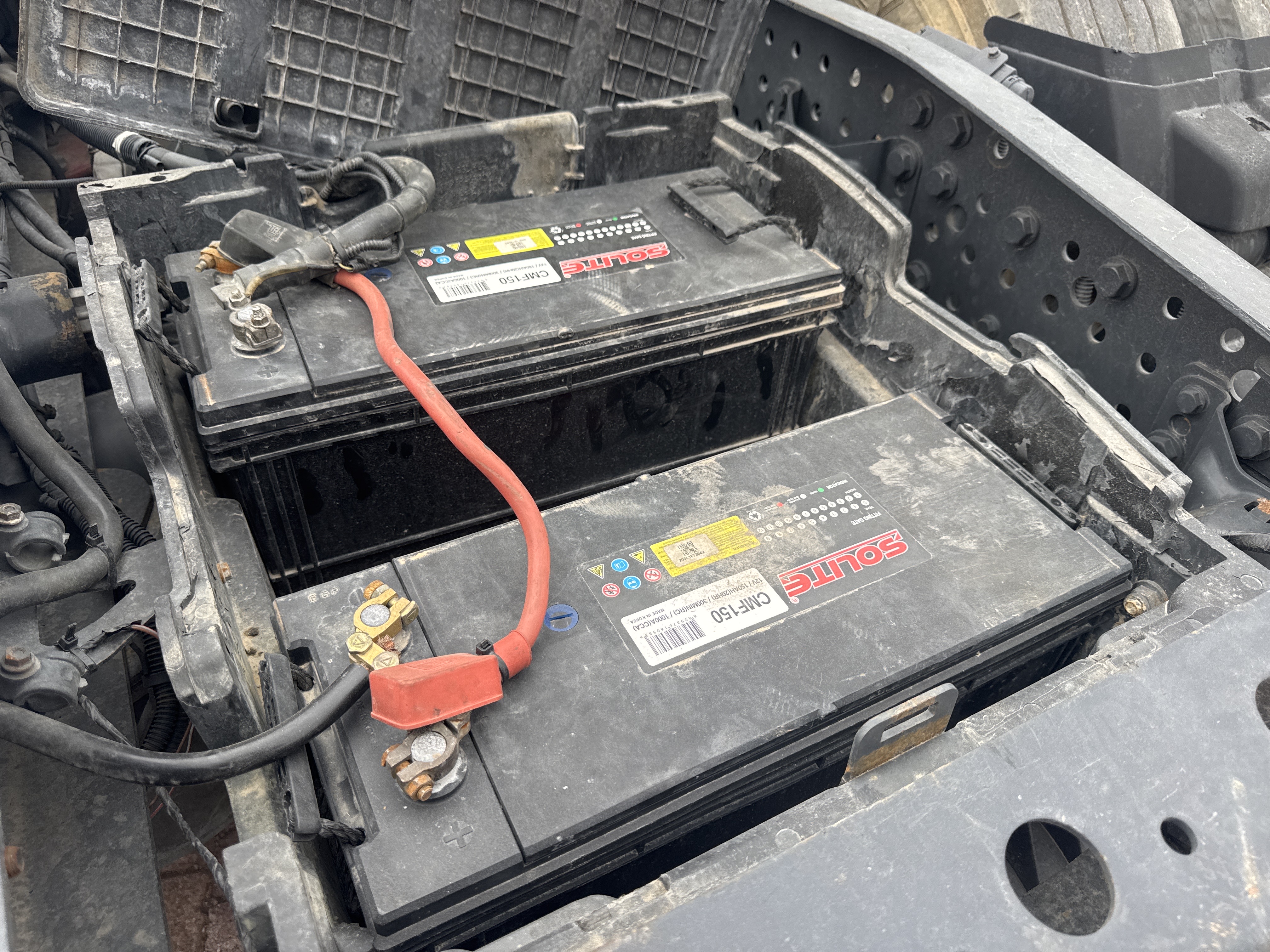PMT-004-Mercedes-Benz-Actros-1845-Trailer-trucks-inspection-Electronic-Battery-1