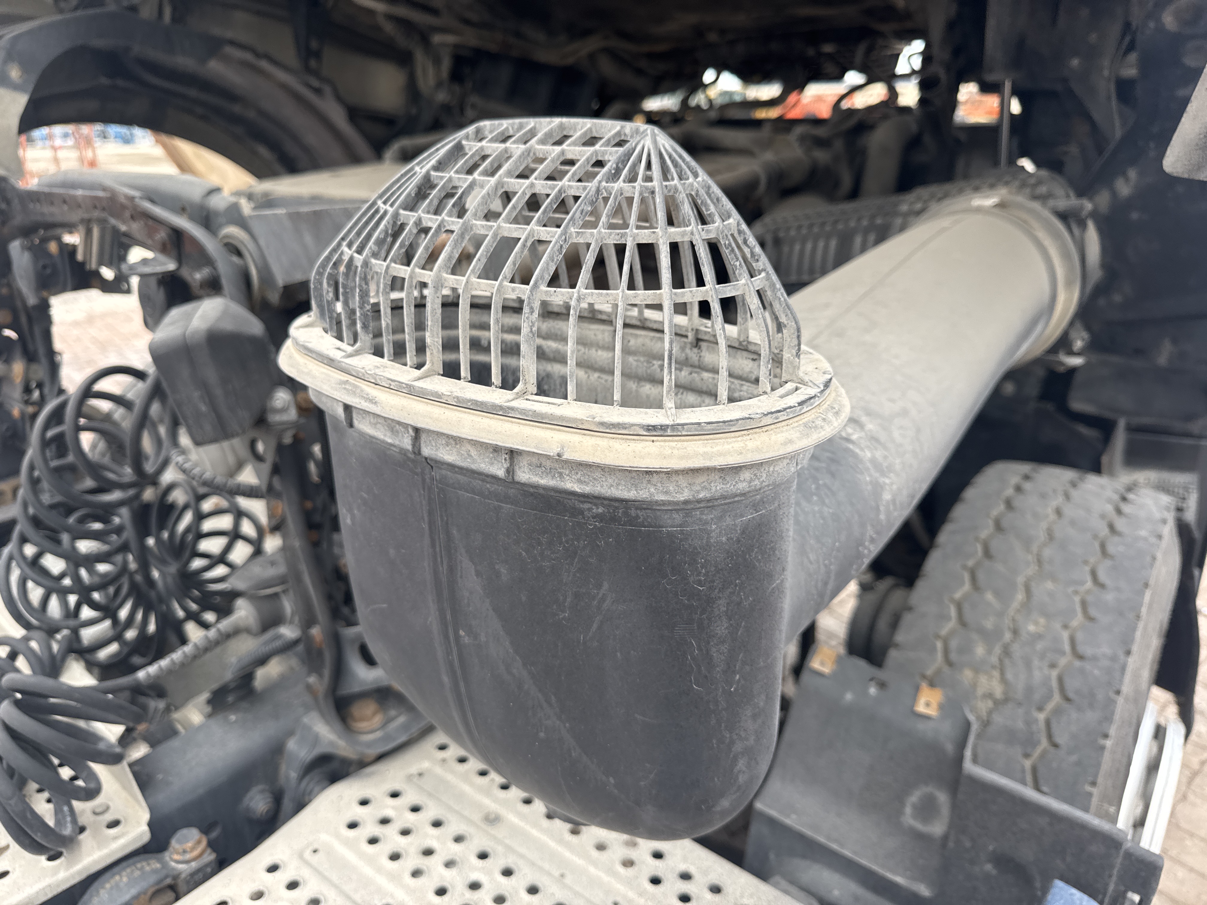 PMT-004-Mercedes-Benz-Actros-1845-Trailer-trucks-inspection-Engine-Air-intake-system-1