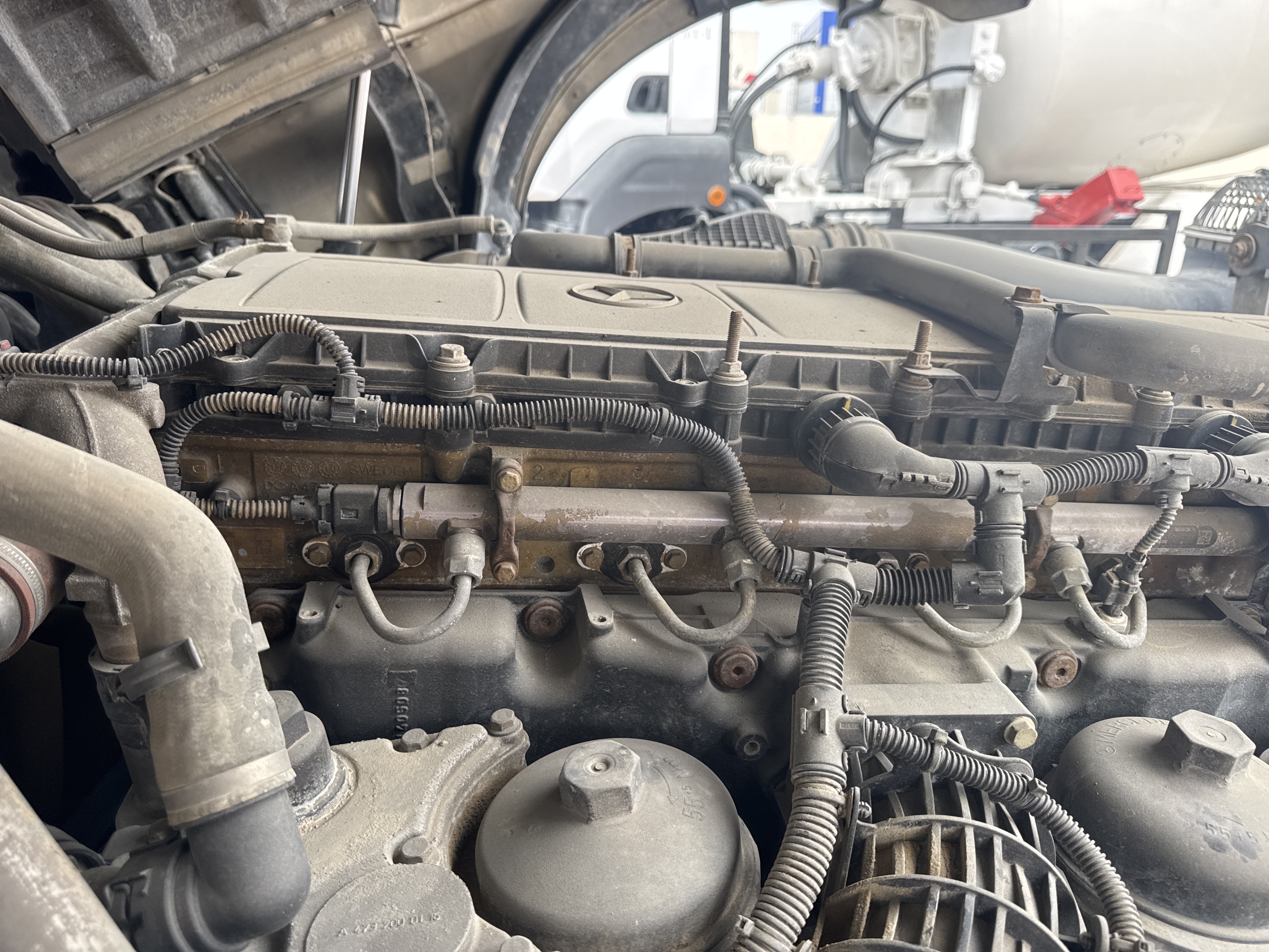 PMT-004-Mercedes-Benz-Actros-1845-Trailer-trucks-inspection-Engine-Fuel-leaks-1