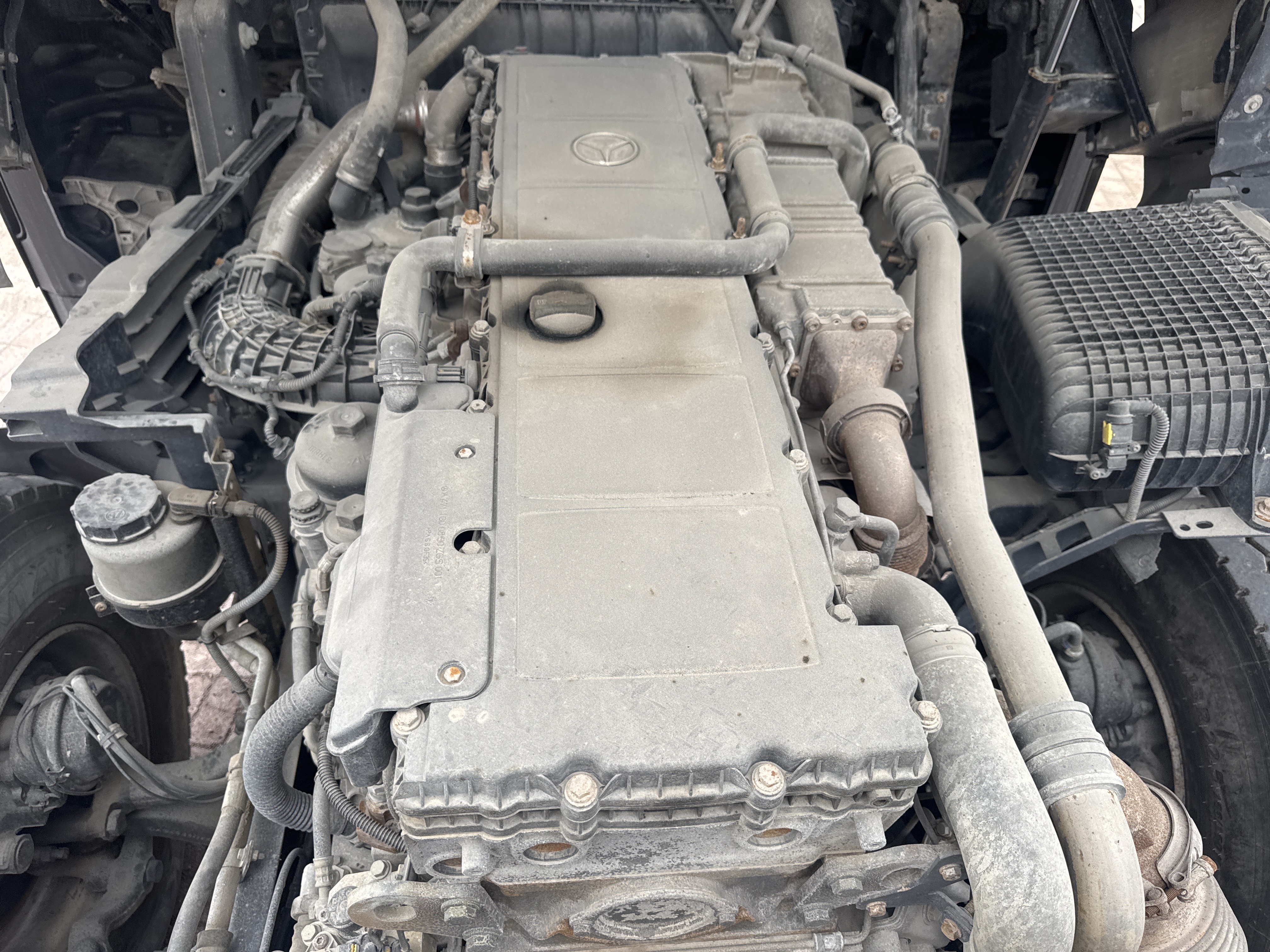 PMT-004-Mercedes-Benz-Actros-1845-Trailer-trucks-inspection-Engine-Engine-oil-leaks-1