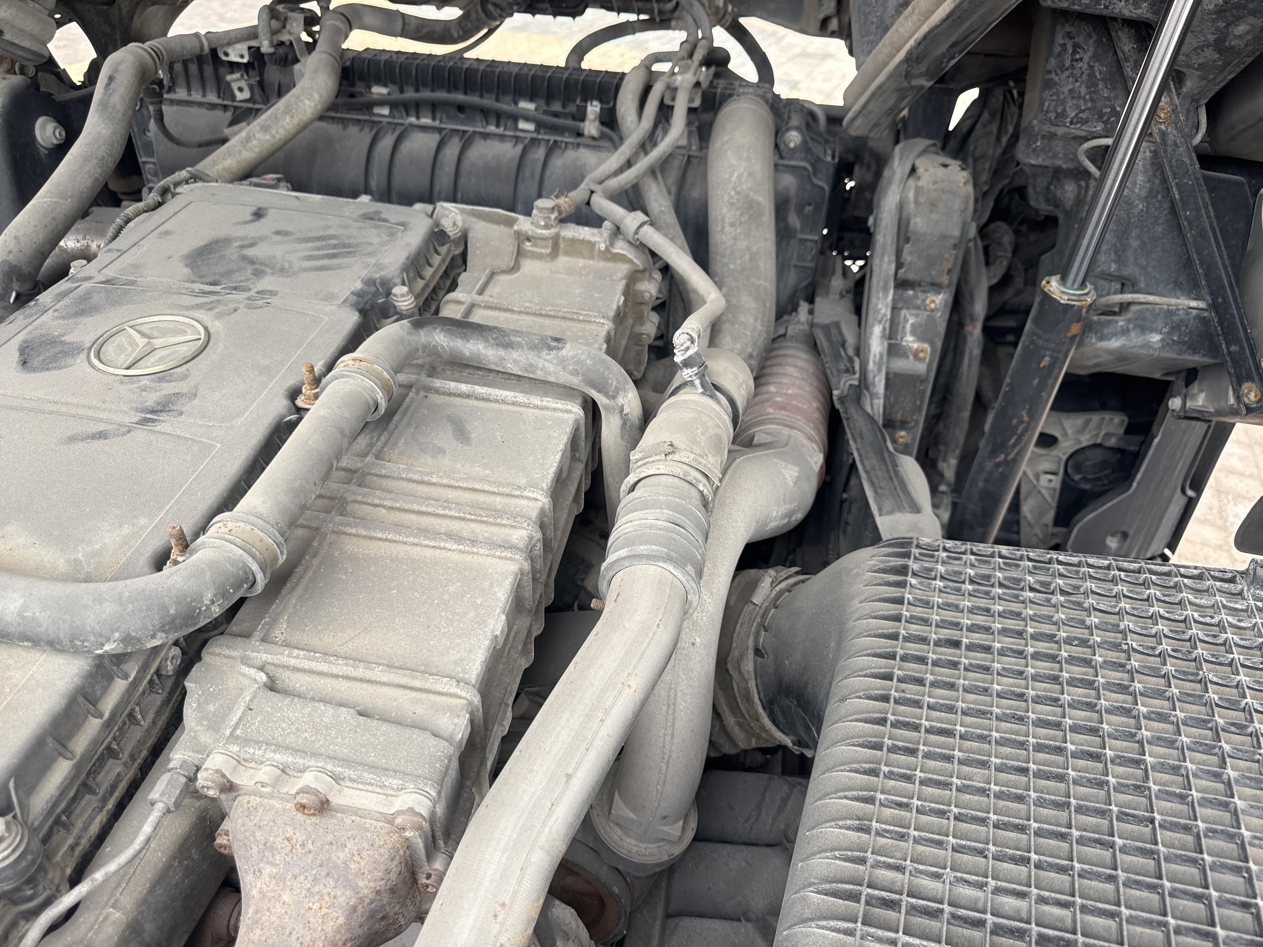 PMT-004-Mercedes-Benz-Actros-1845-Trailer-trucks-inspection-Engine-Hoses-1
