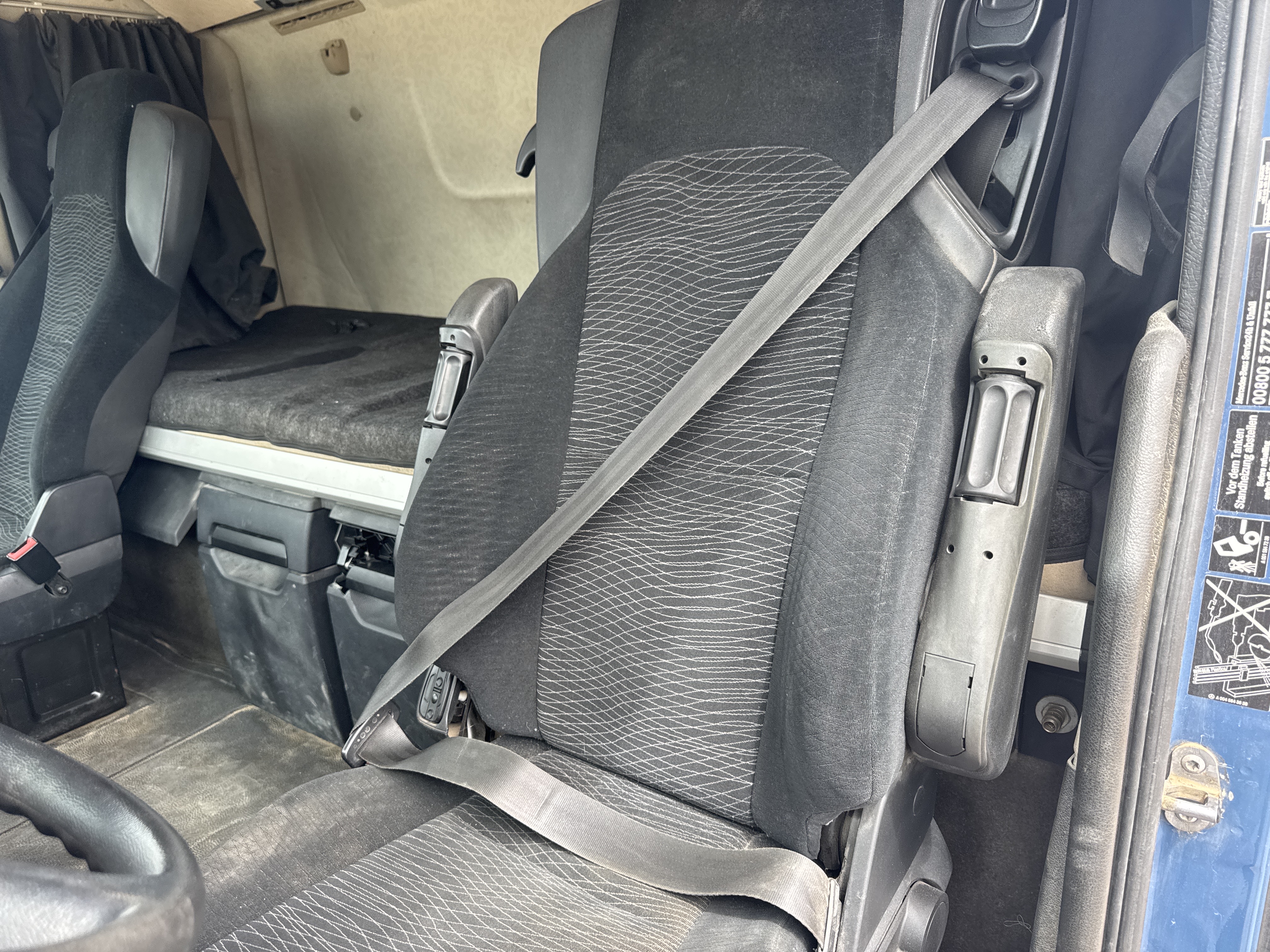 PMT-004-Mercedes-Benz-Actros-1845-Trailer-trucks-inspection-Safety-Seat-belts-1