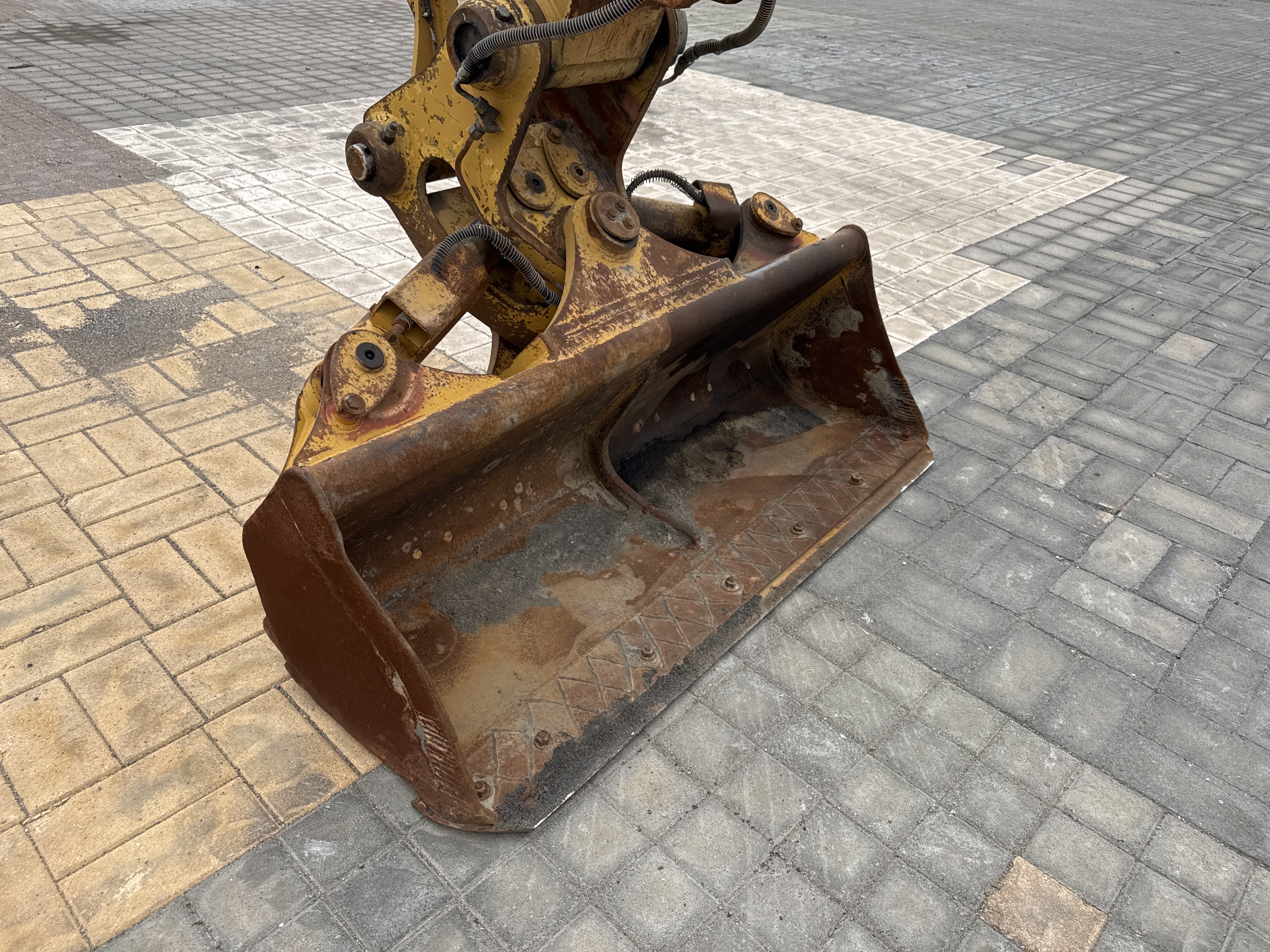 WLX-002-كاتربيلر-M318D-حفارات-ذات-عجلات-فحص-الملحق-دلو-الحفارة-1
