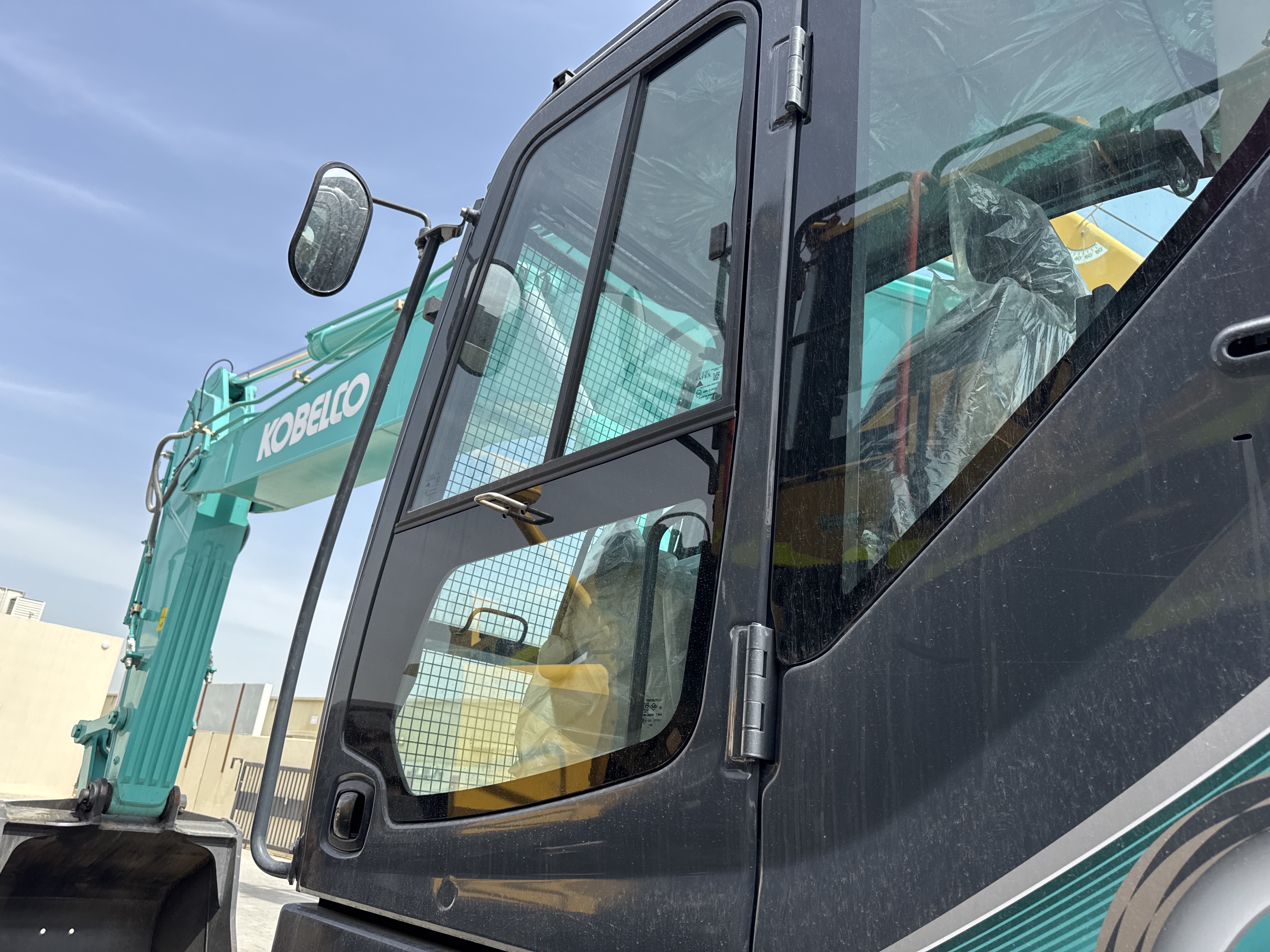 MDX-020-كوبلكو-SK380XDLC-حفارات-متوسطة-فحص-الهيكل-الأبواب-1