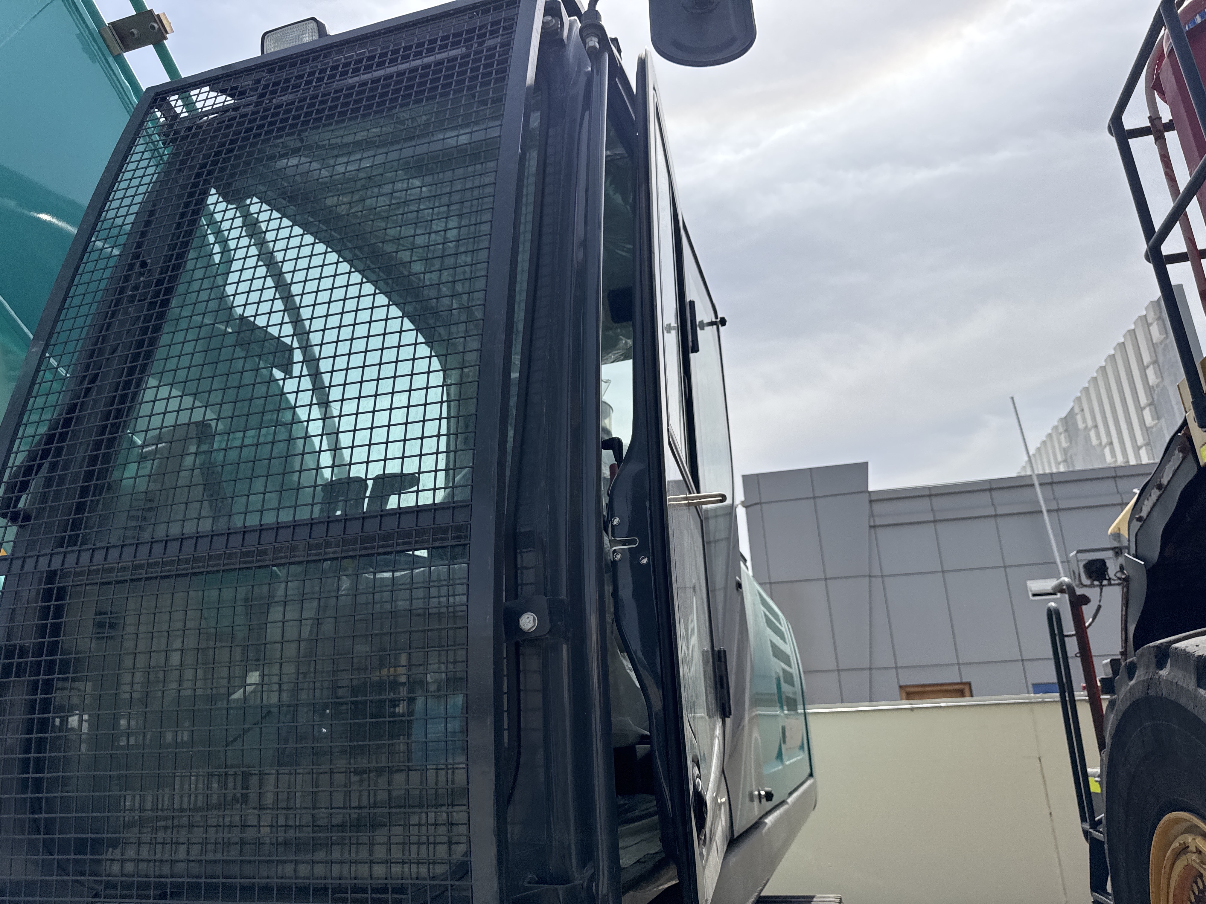 MDX-020-كوبلكو-SK380XDLC-حفارات-متوسطة-فحص-الهيكل-الدرابزين-1