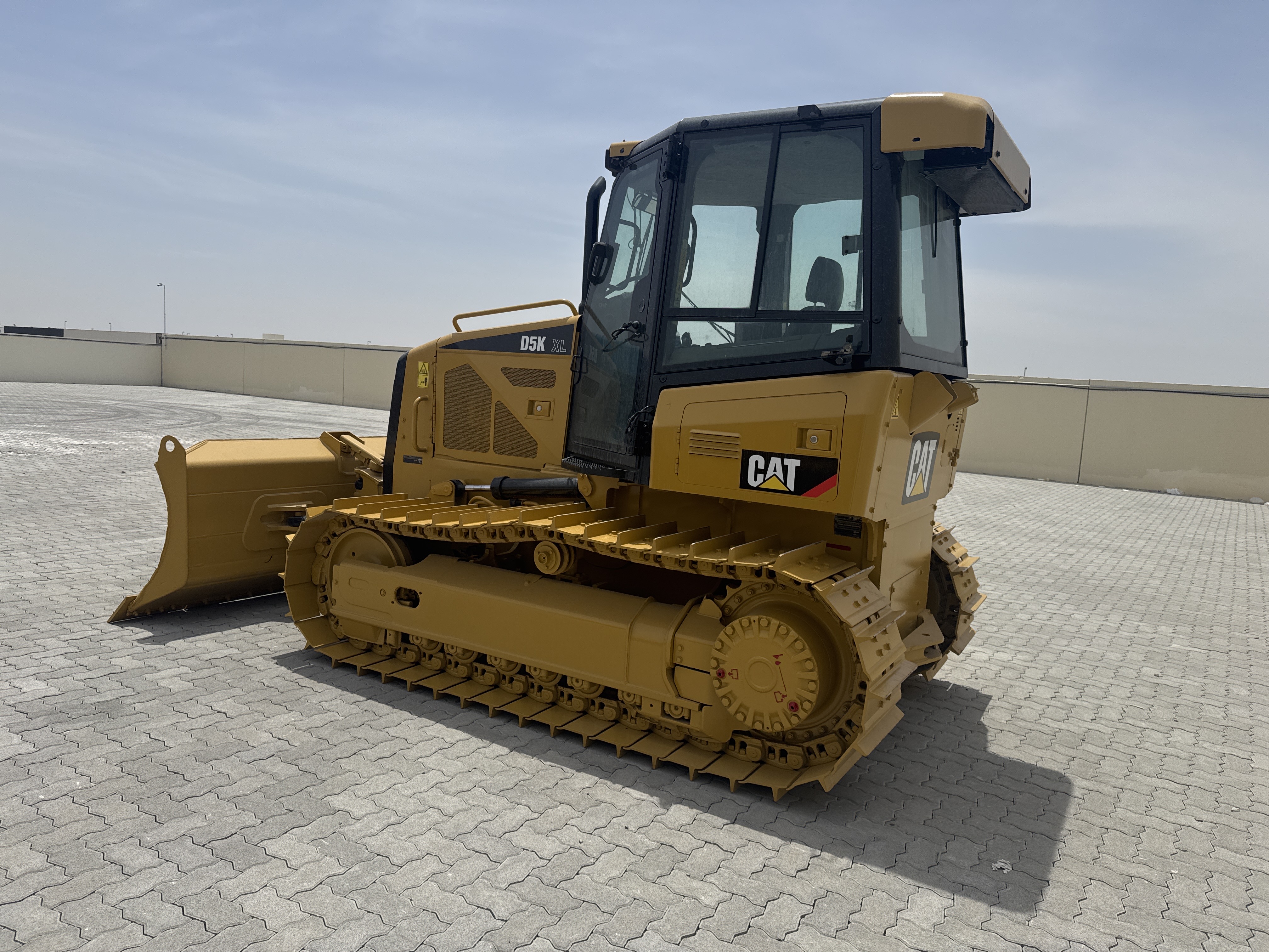 CDB-009-كاتربيلر-D5K-XL-بلدوزرات-مجنزرة-فحص-الهيكل-الصبغ-1