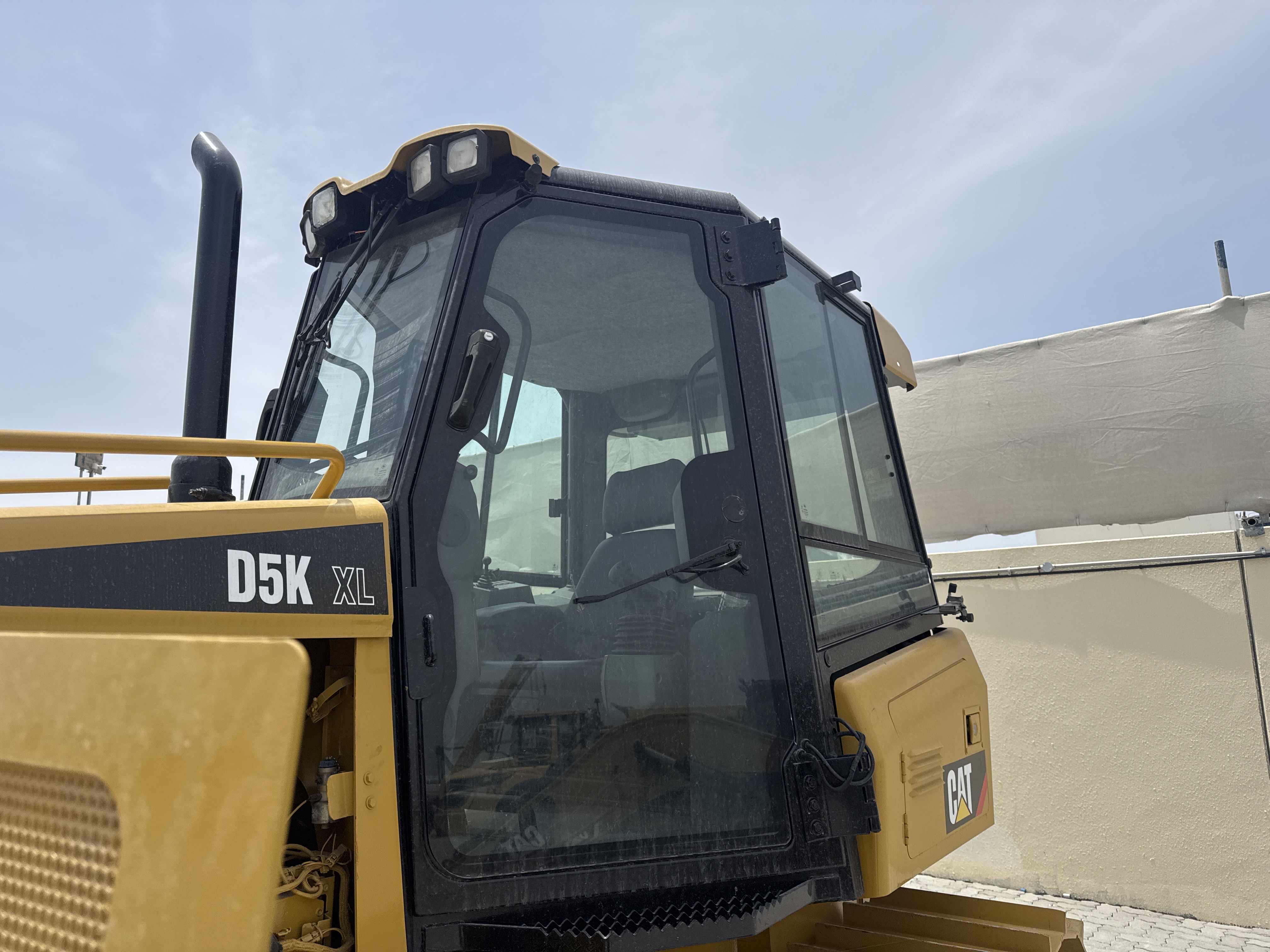CDB-009-كاتربيلر-D5K-XL-بلدوزرات-مجنزرة-فحص-الأمان-الزجاج-1