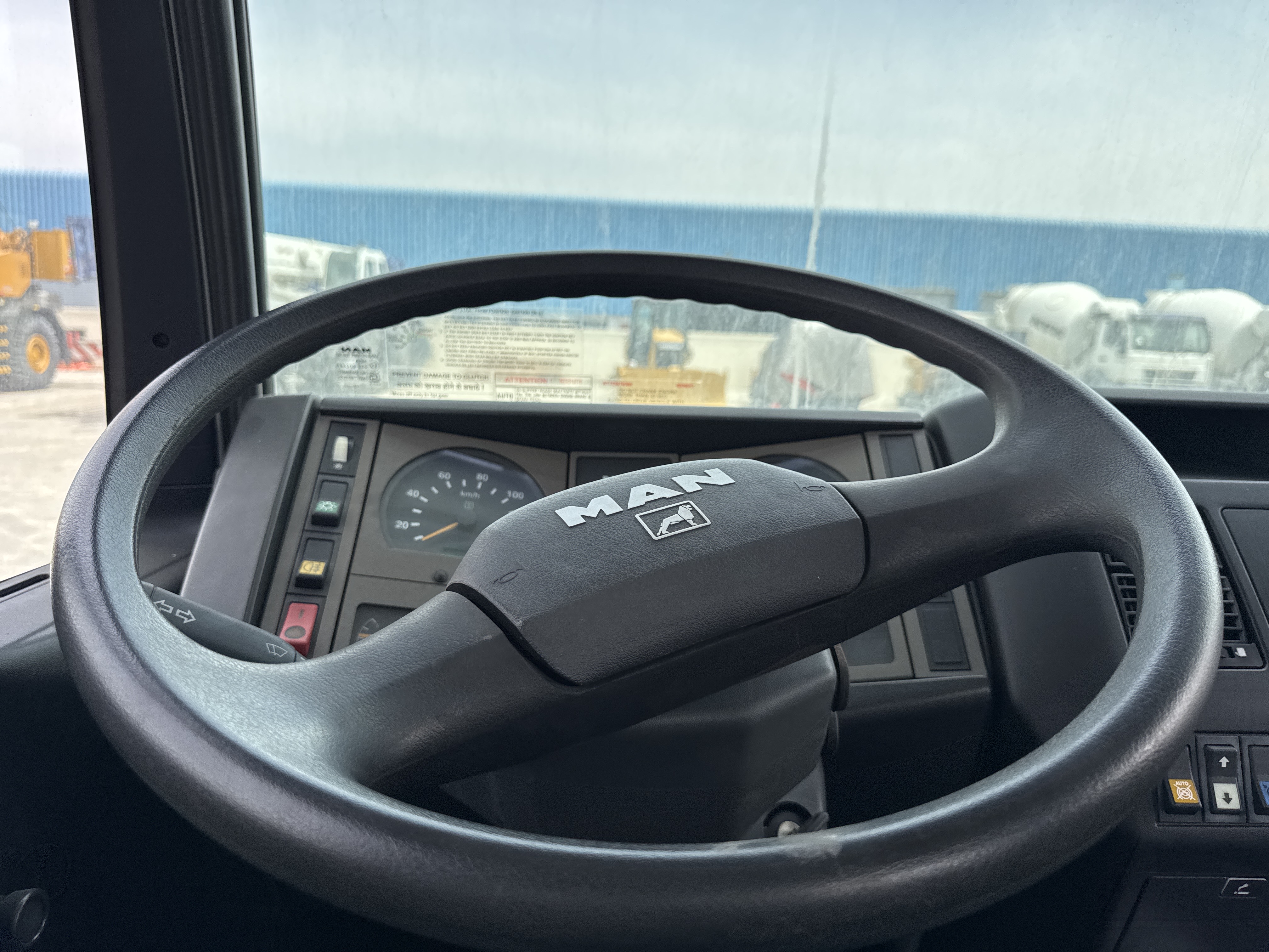 CMT-002-MAN-CLA-26.280-Concrete-mixer-trucks-inspection-Cabin-Steering-controls-1