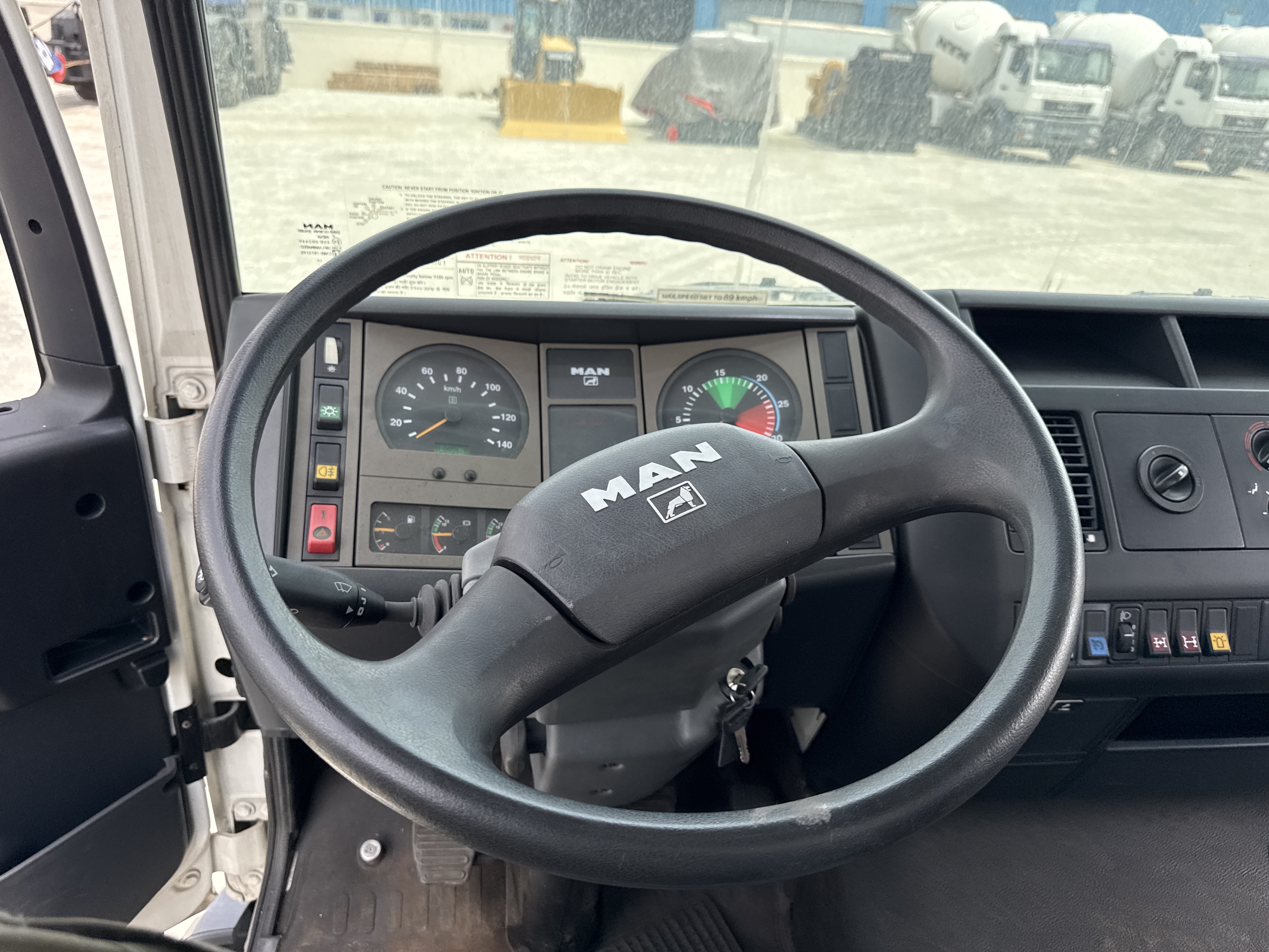 CMT-002-MAN-CLA-26.280-Concrete-mixer-trucks-inspection-Cabin-Steering-controls-1