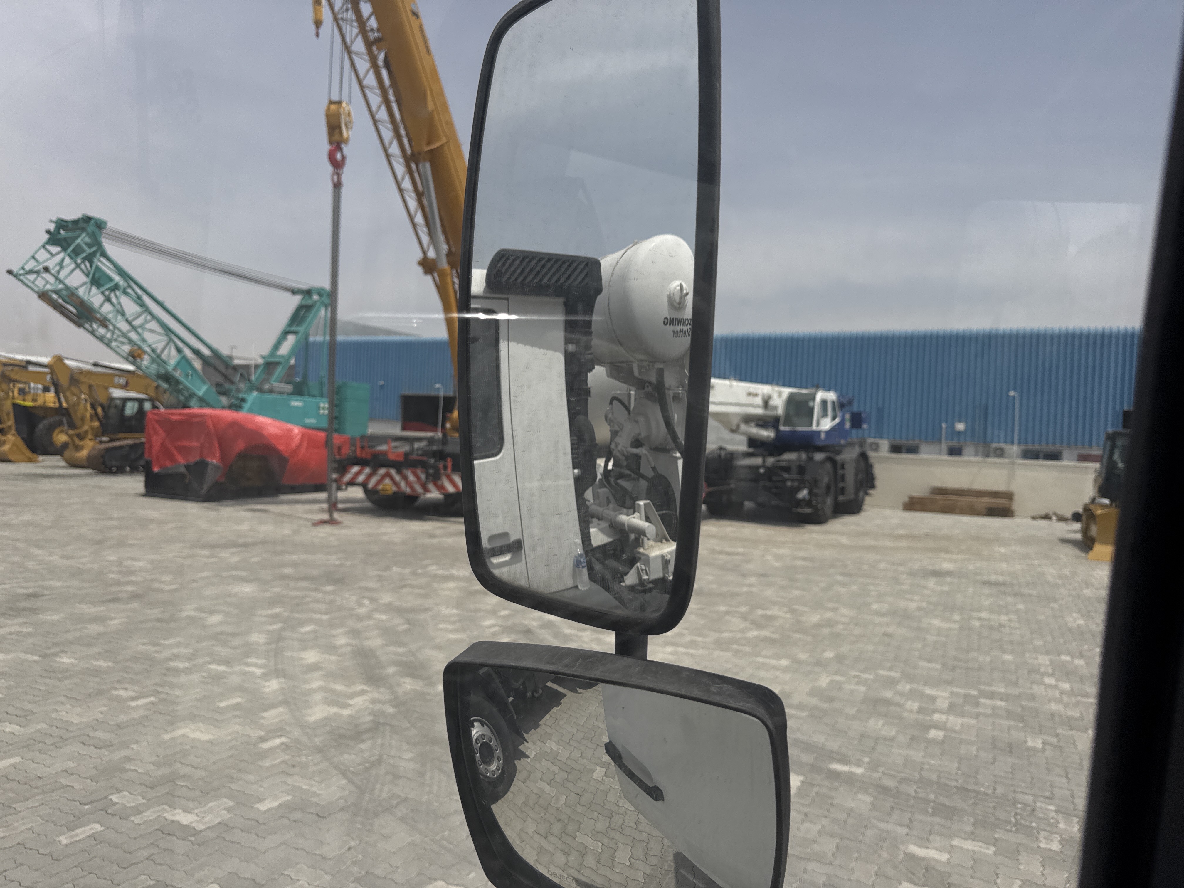 CMT-002-MAN-CLA-26.280-Concrete-mixer-trucks-inspection-Cabin-Mirrors-1