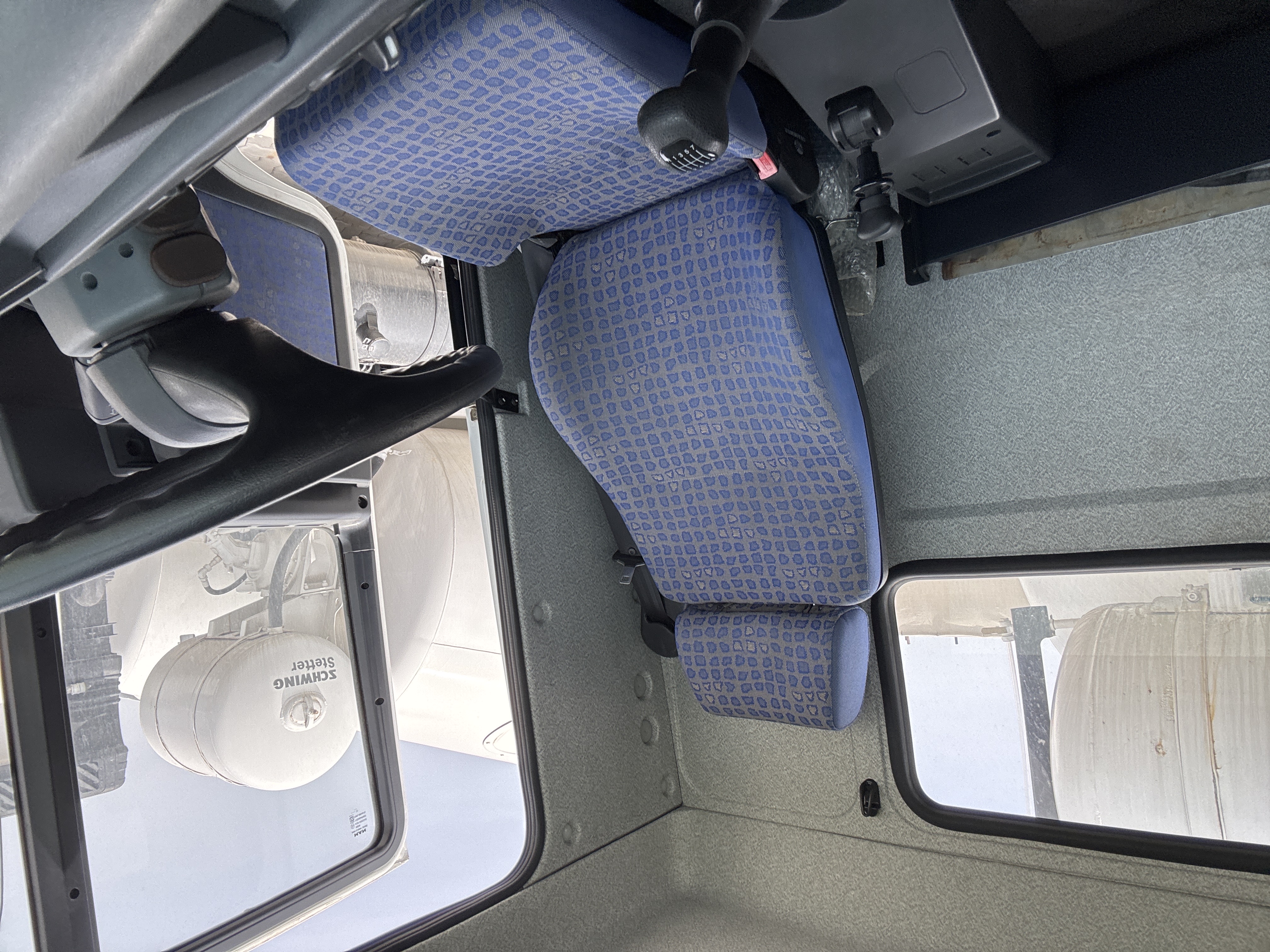 CMT-002-MAN-CLA-26.280-Concrete-mixer-trucks-inspection-Cabin-Seats/armrests-1