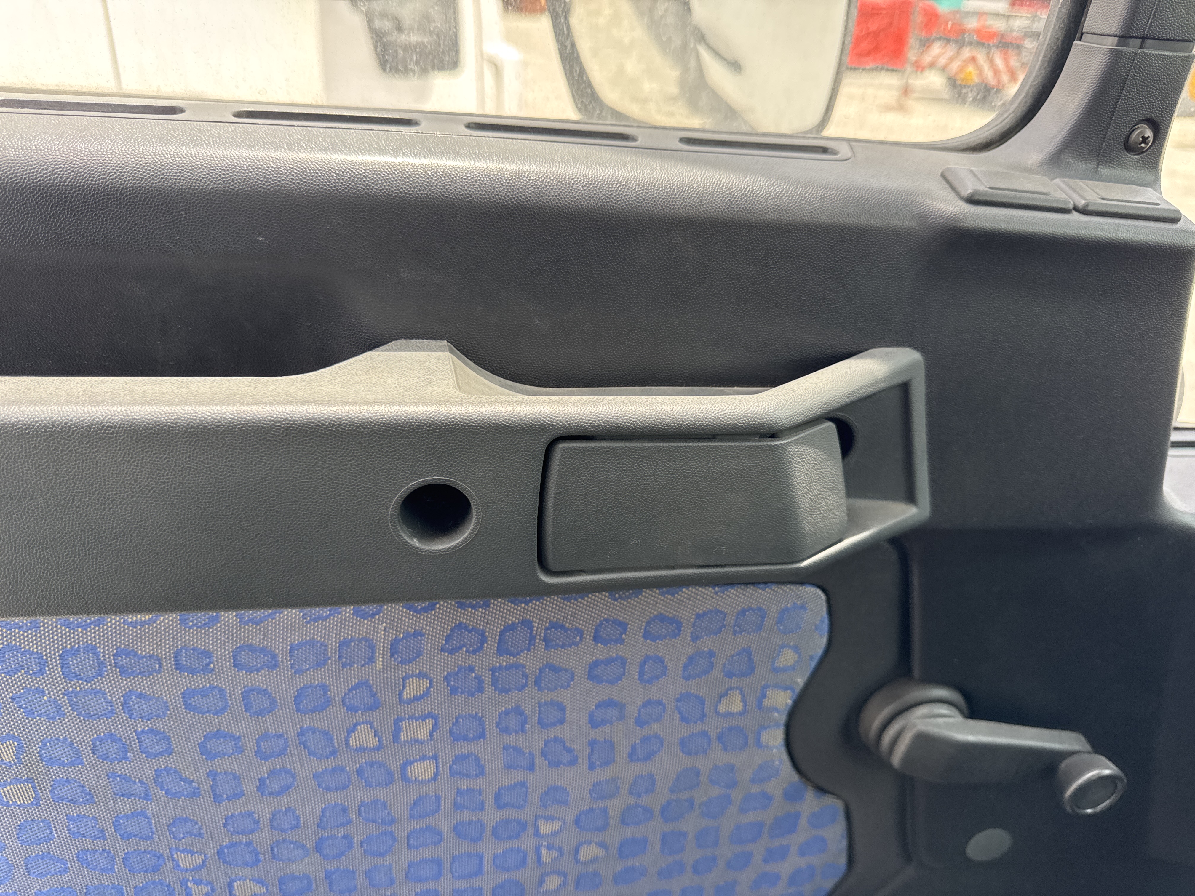 CMT-002-MAN-CLA-26.280-Concrete-mixer-trucks-inspection-Cabin-Door-handles-1