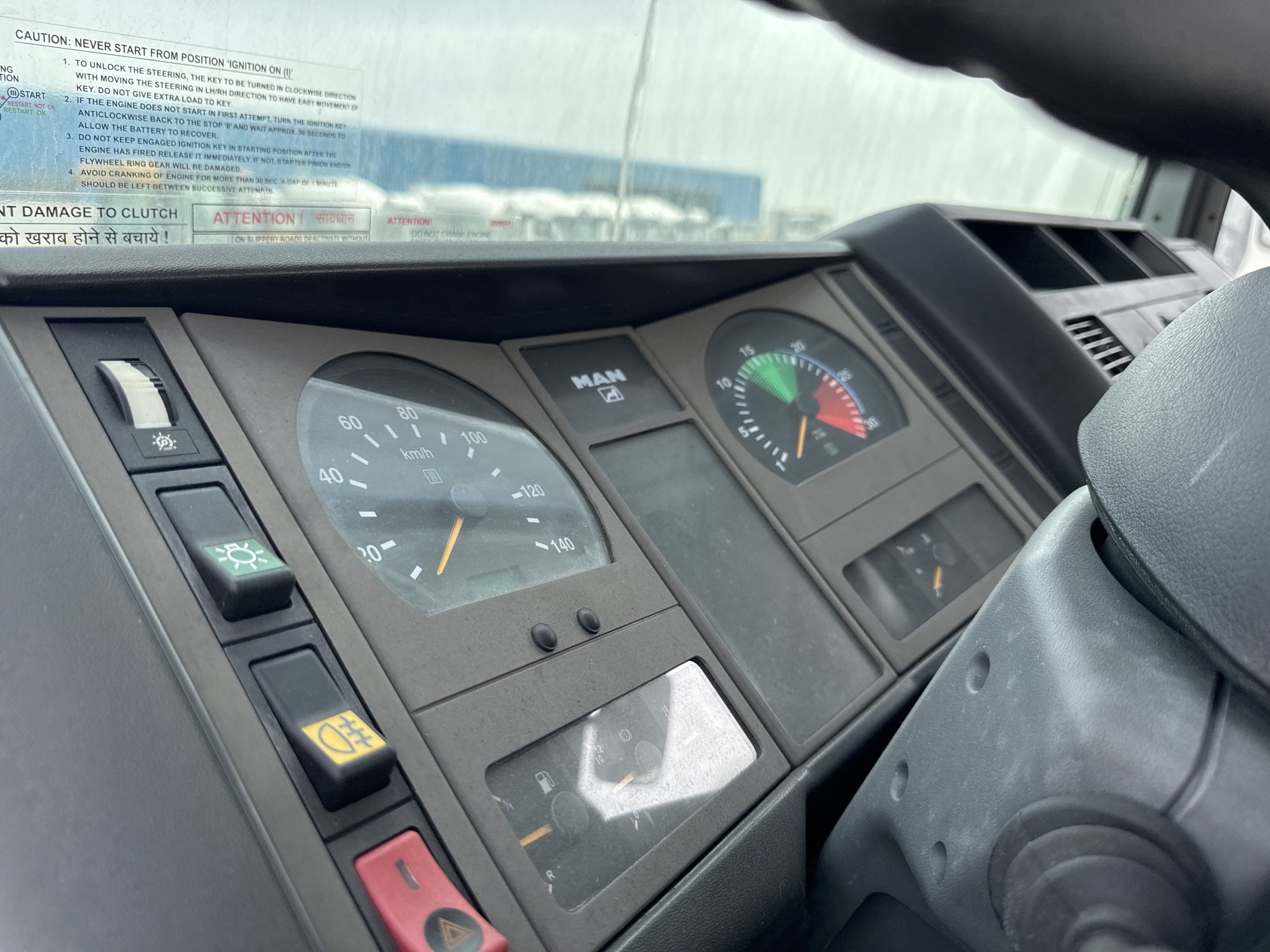 CMT-002-MAN-CLA-26.280-Concrete-mixer-trucks-inspection-Cabin-Instrument-cluster-1