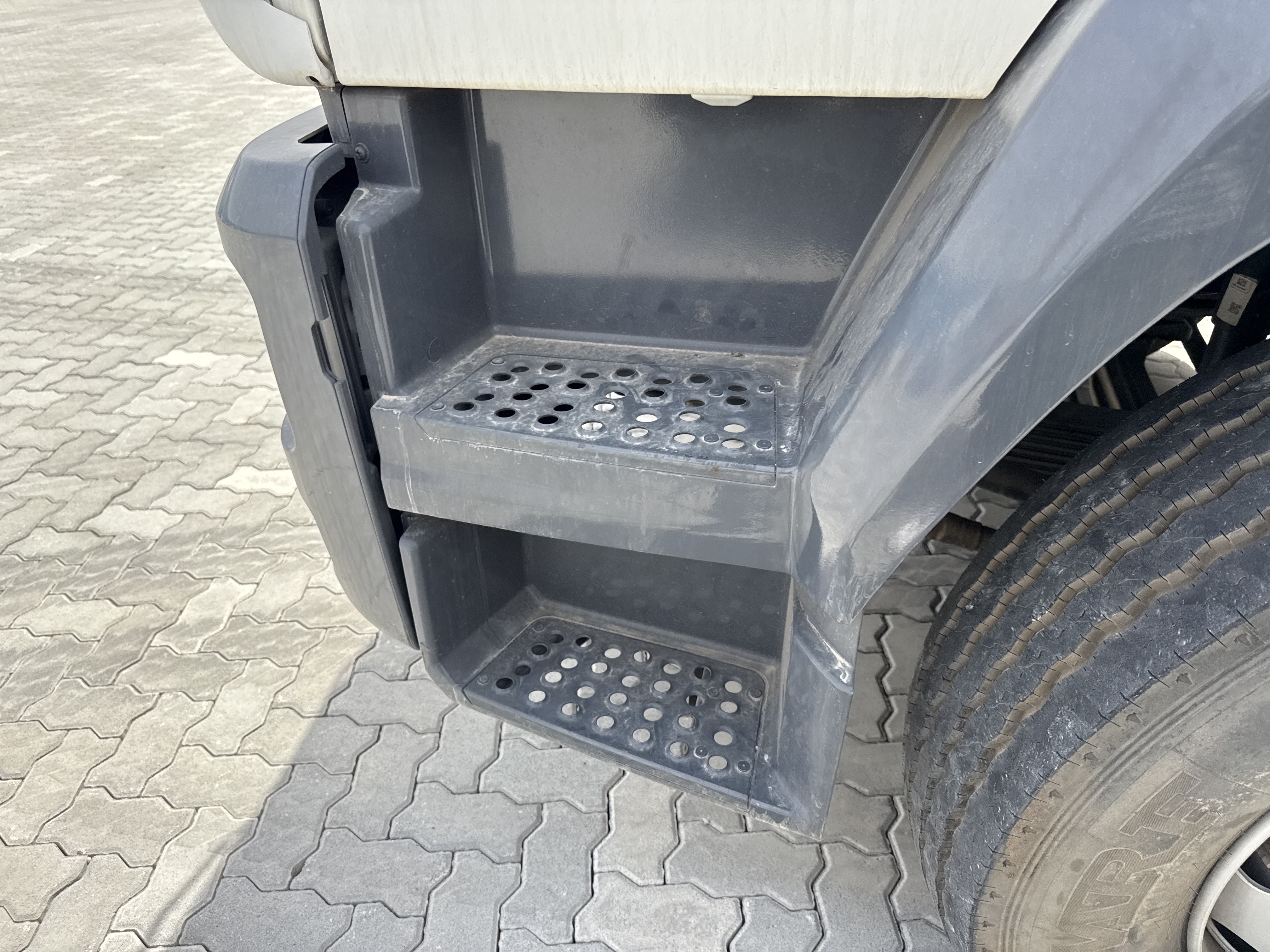 CMT-002-MAN-CLA-26.280-Concrete-mixer-trucks-inspection-Structure-Steps/ladders-1