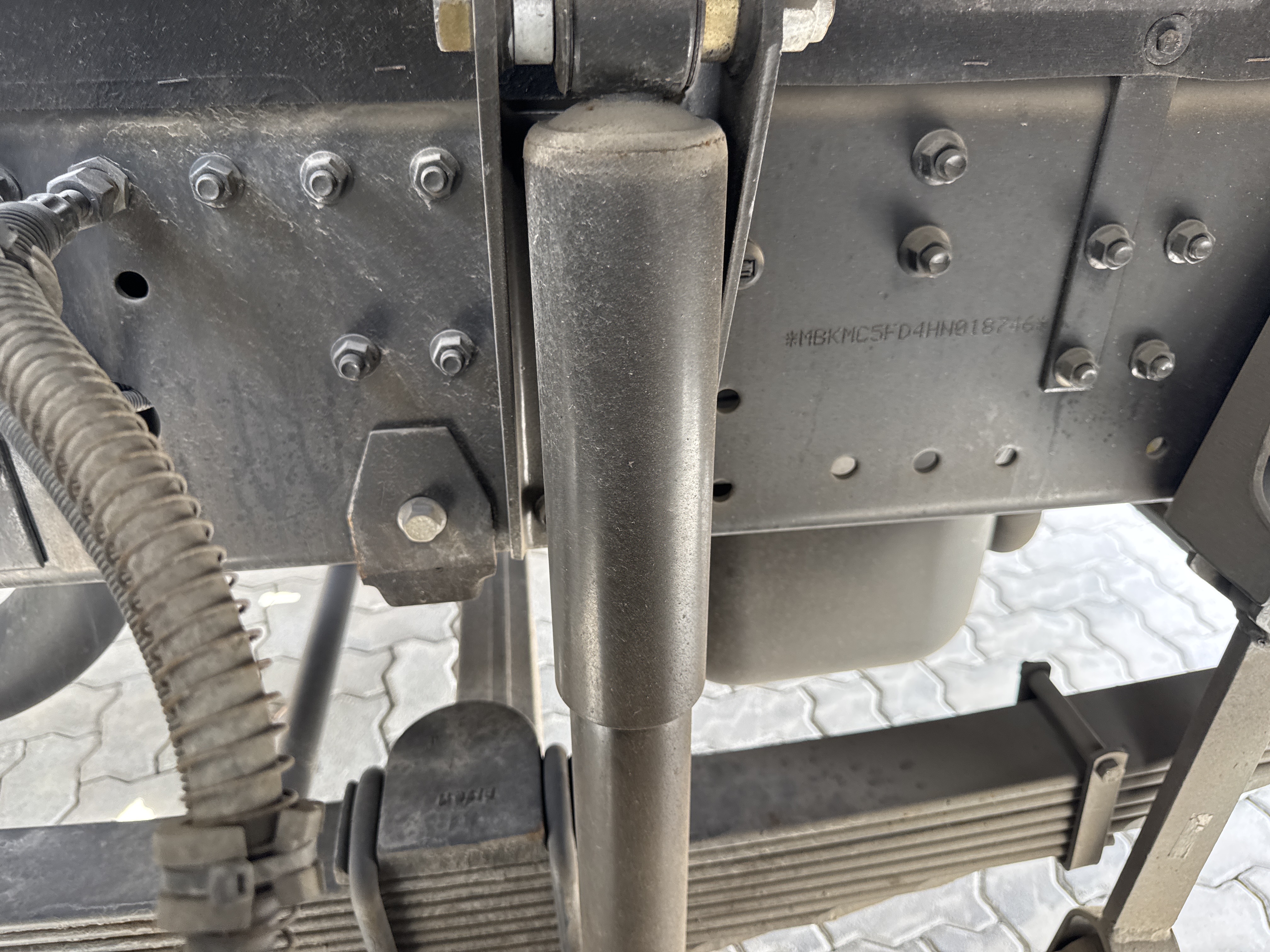 CMT-002-MAN-CLA-26.280-Concrete-mixer-trucks-inspection-Chassis-Front-suspension-1