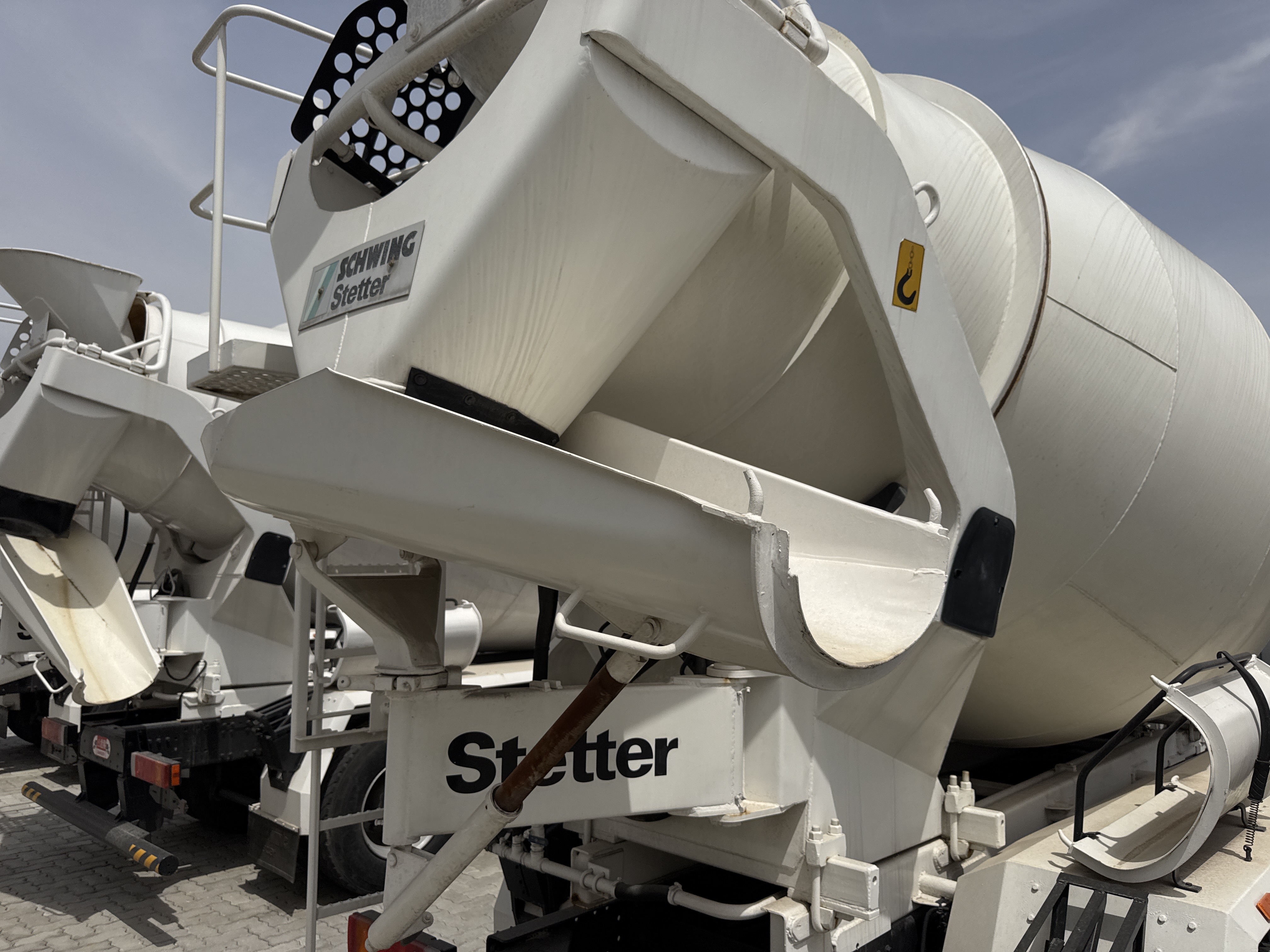 CMT-002-MAN-CLA-26.280-Concrete-mixer-trucks-inspection-Concrete-mixing-system-Unloading-tank-1