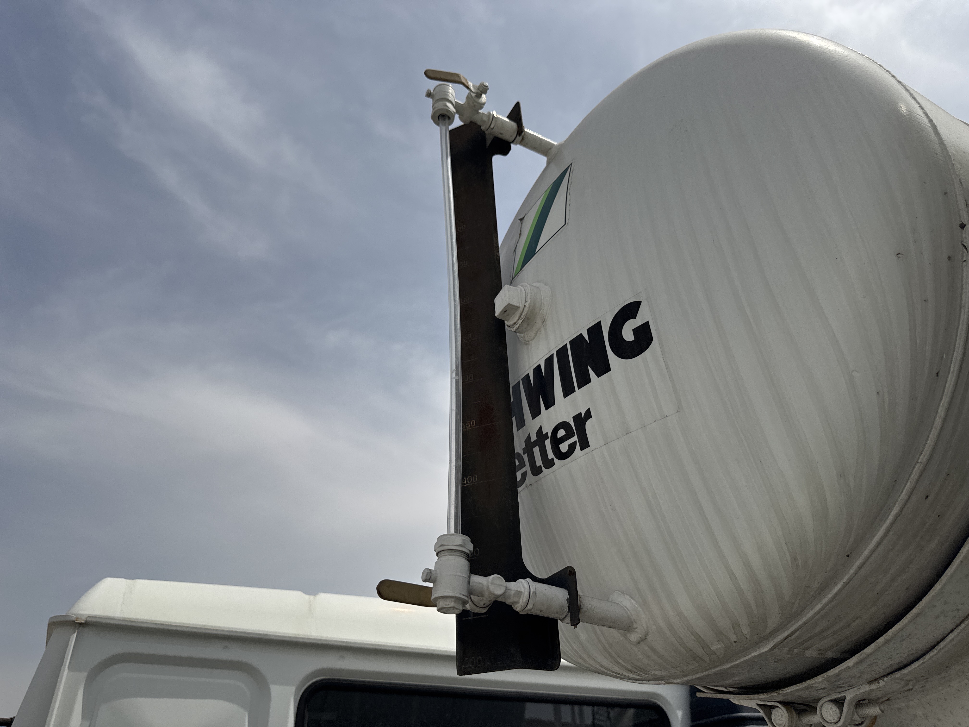 CMT-002-MAN-CLA-26.280-Concrete-mixer-trucks-inspection-Concrete-mixing-system-Water-level-meter-1