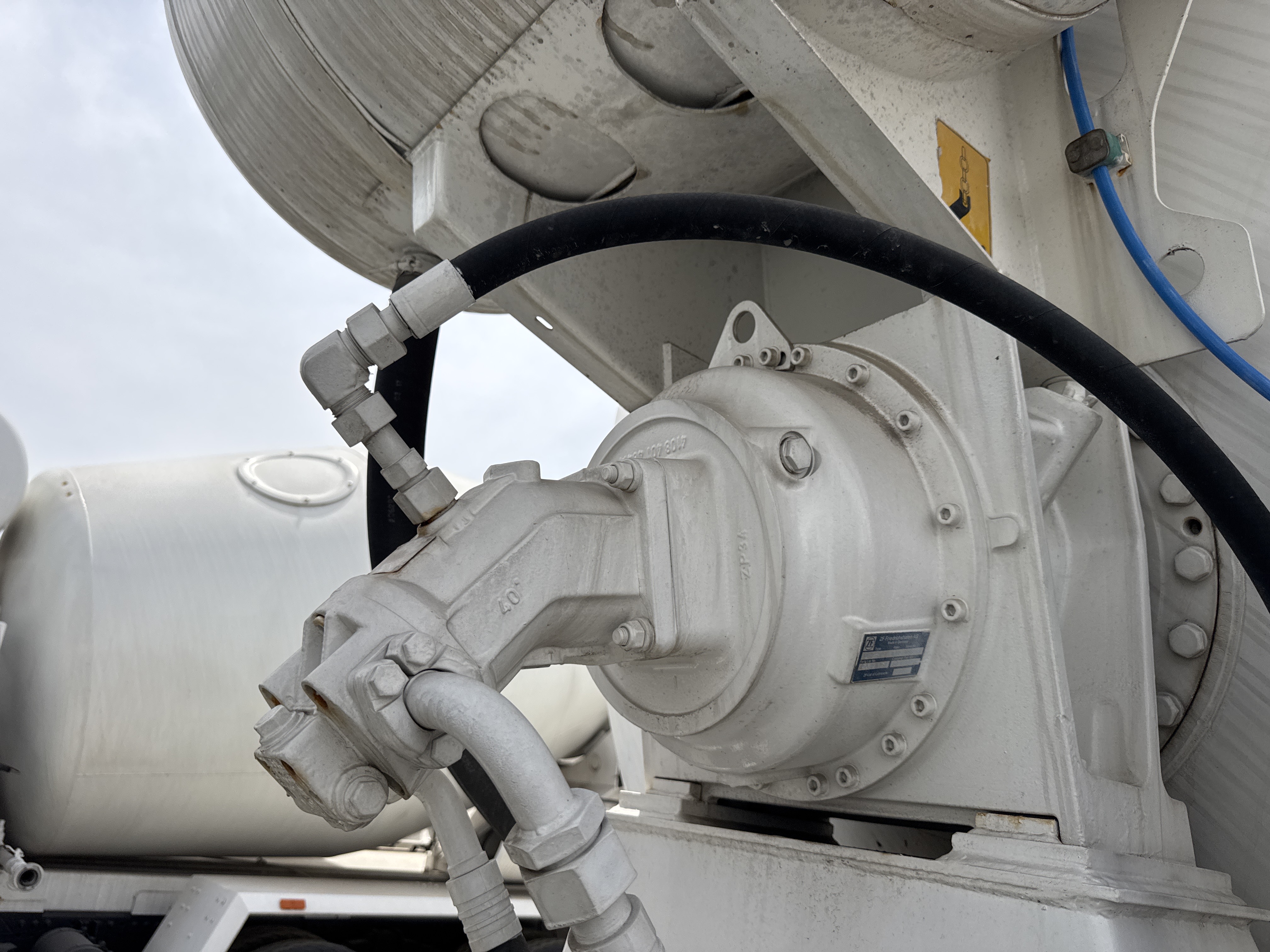 CMT-002-MAN-CLA-26.280-Concrete-mixer-trucks-inspection-Hydraulics-Hydraulic-hoses-and-lines-1