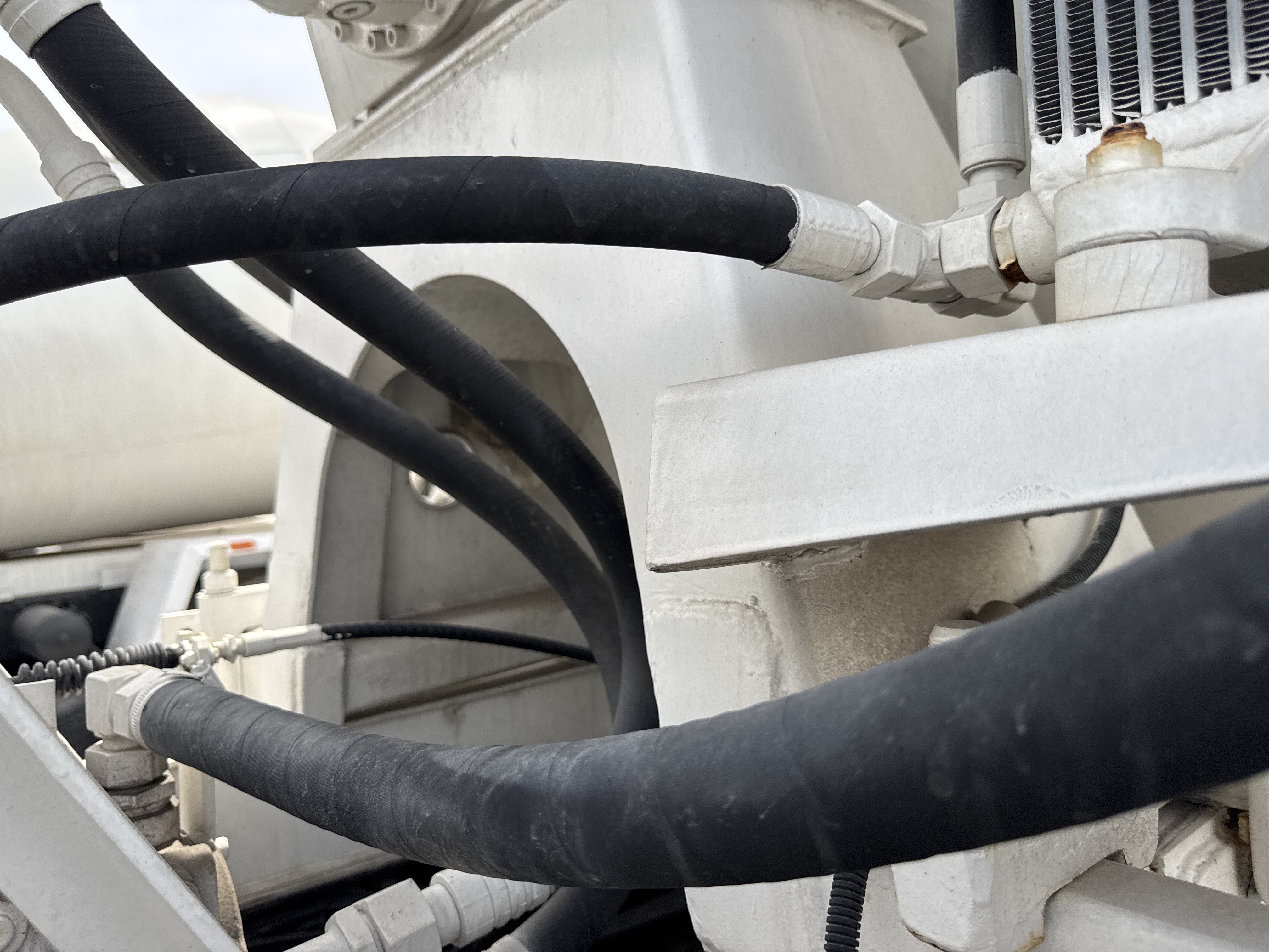 CMT-002-MAN-CLA-26.280-Concrete-mixer-trucks-inspection-Hydraulics-Hydraulic-hoses-and-lines-1