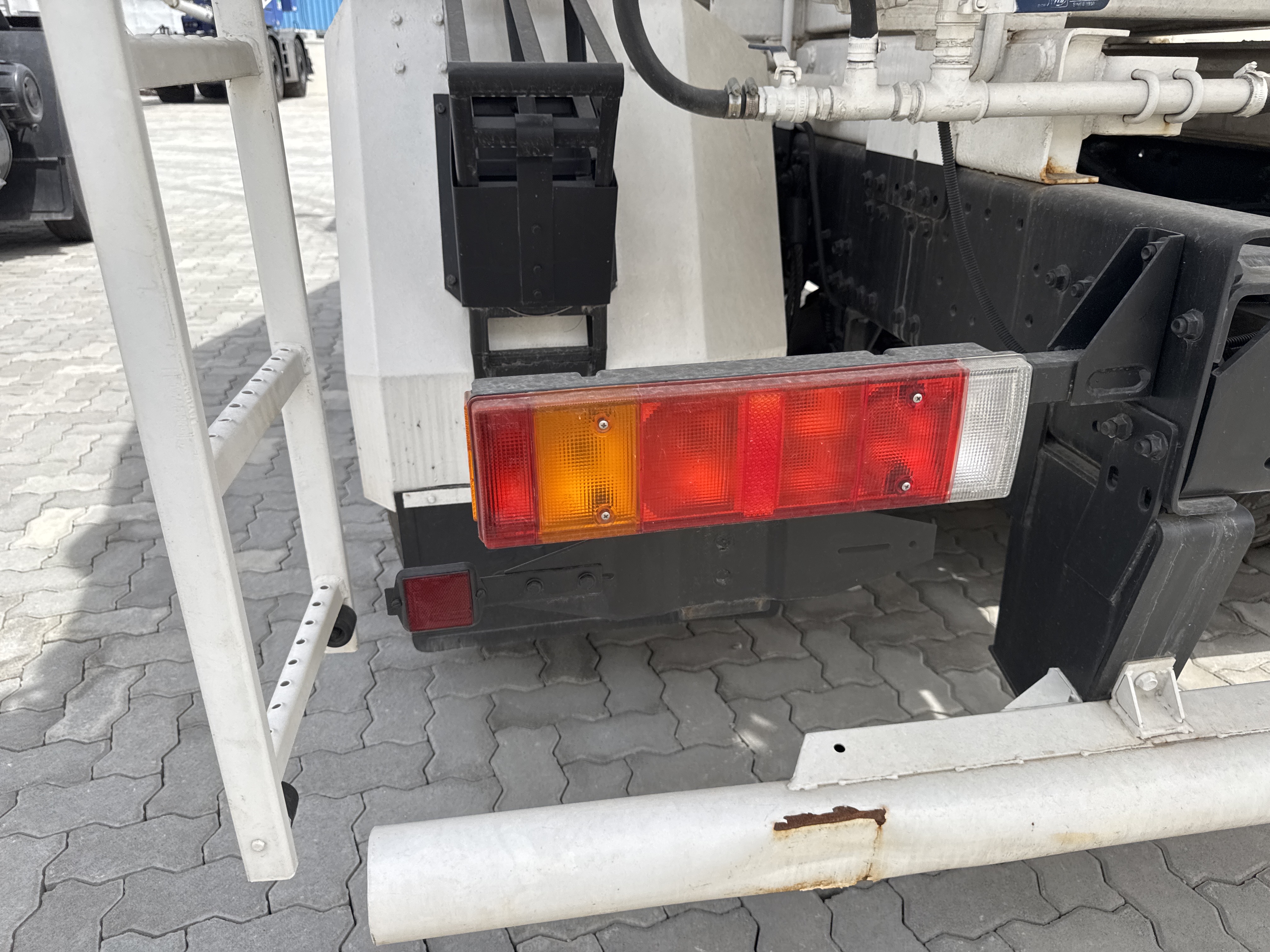 CMT-002-MAN-CLA-26.280-Concrete-mixer-trucks-inspection-Electronics-Lights-and-signals-1