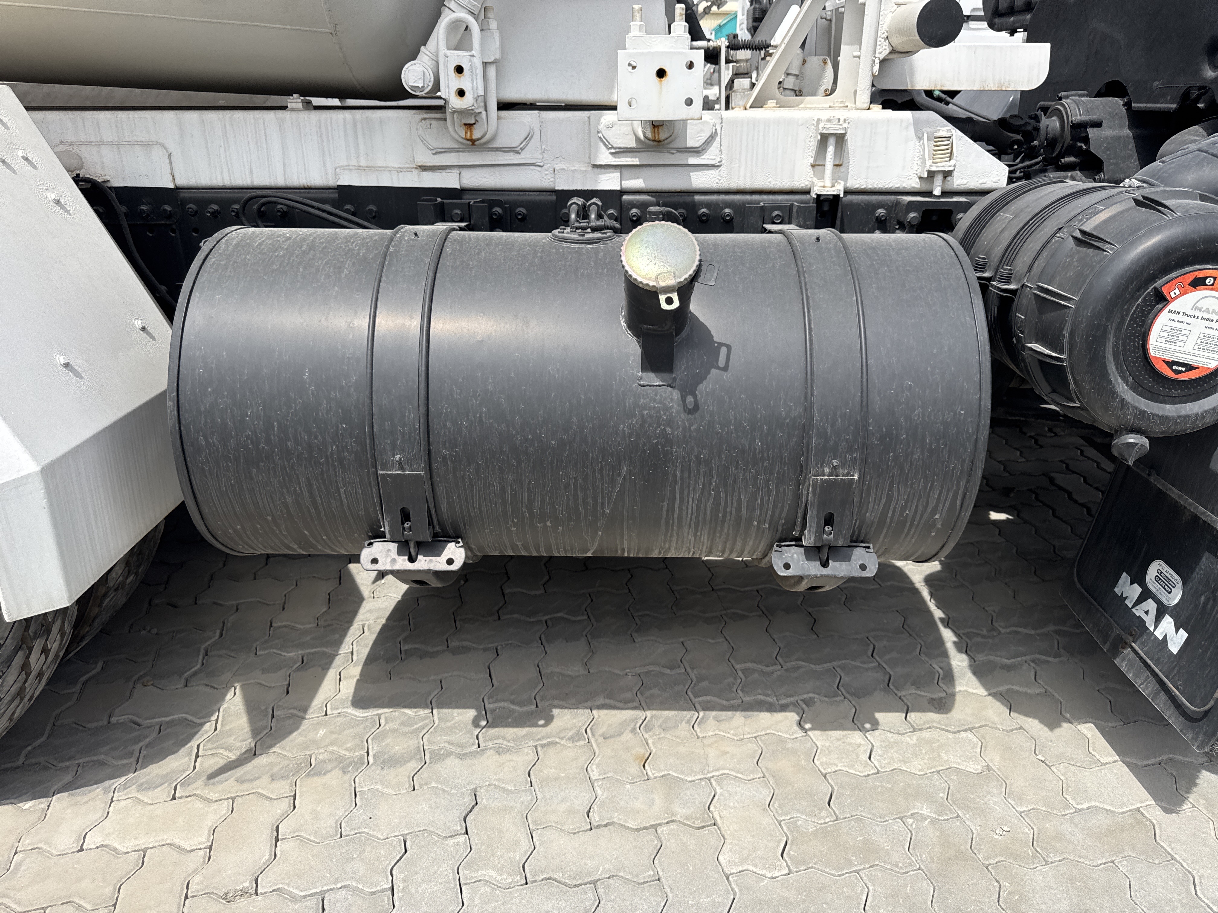 CMT-002-MAN-CLA-26.280-Concrete-mixer-trucks-inspection-Engine-Fuel-tank-1
