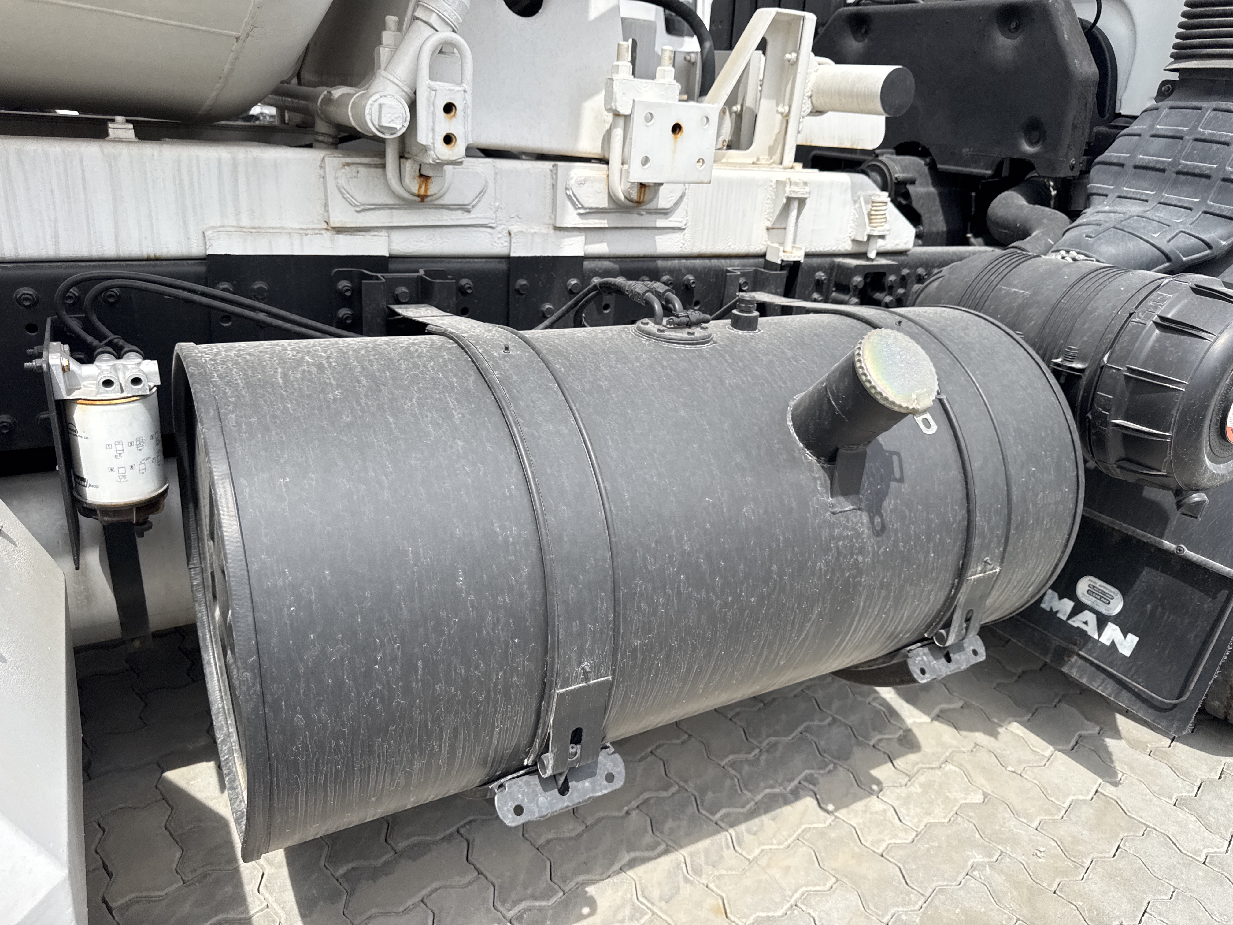 CMT-002-MAN-CLA-26.280-Concrete-mixer-trucks-inspection-Engine-Fuel-tank-1
