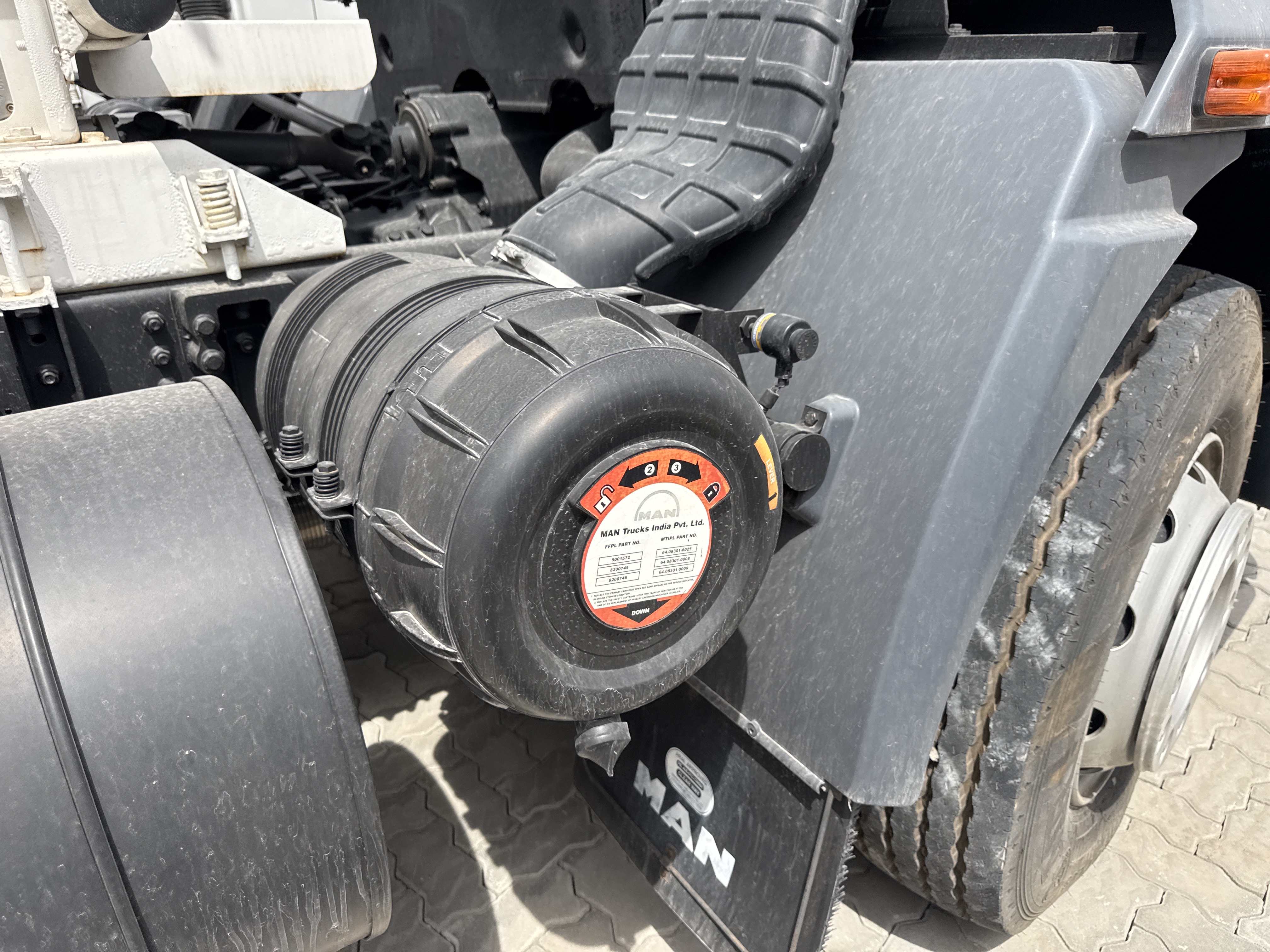 CMT-002-MAN-CLA-26.280-Concrete-mixer-trucks-inspection-Engine-Air-intake-system-1