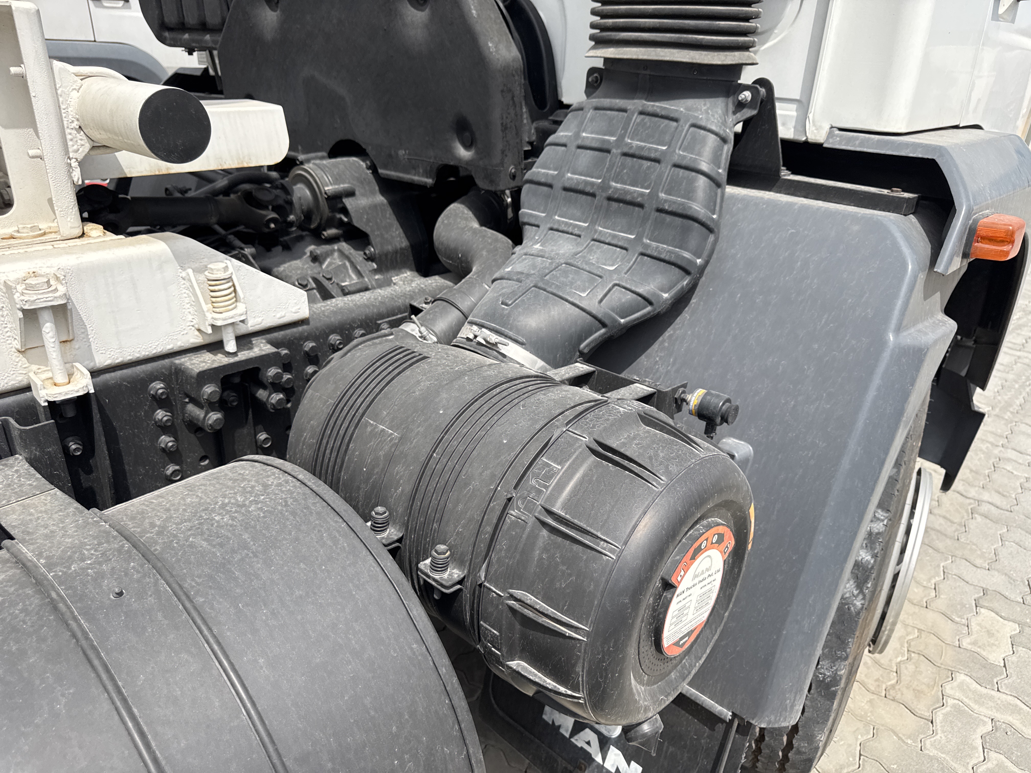 CMT-002-MAN-CLA-26.280-Concrete-mixer-trucks-inspection-Engine-Air-intake-system-1