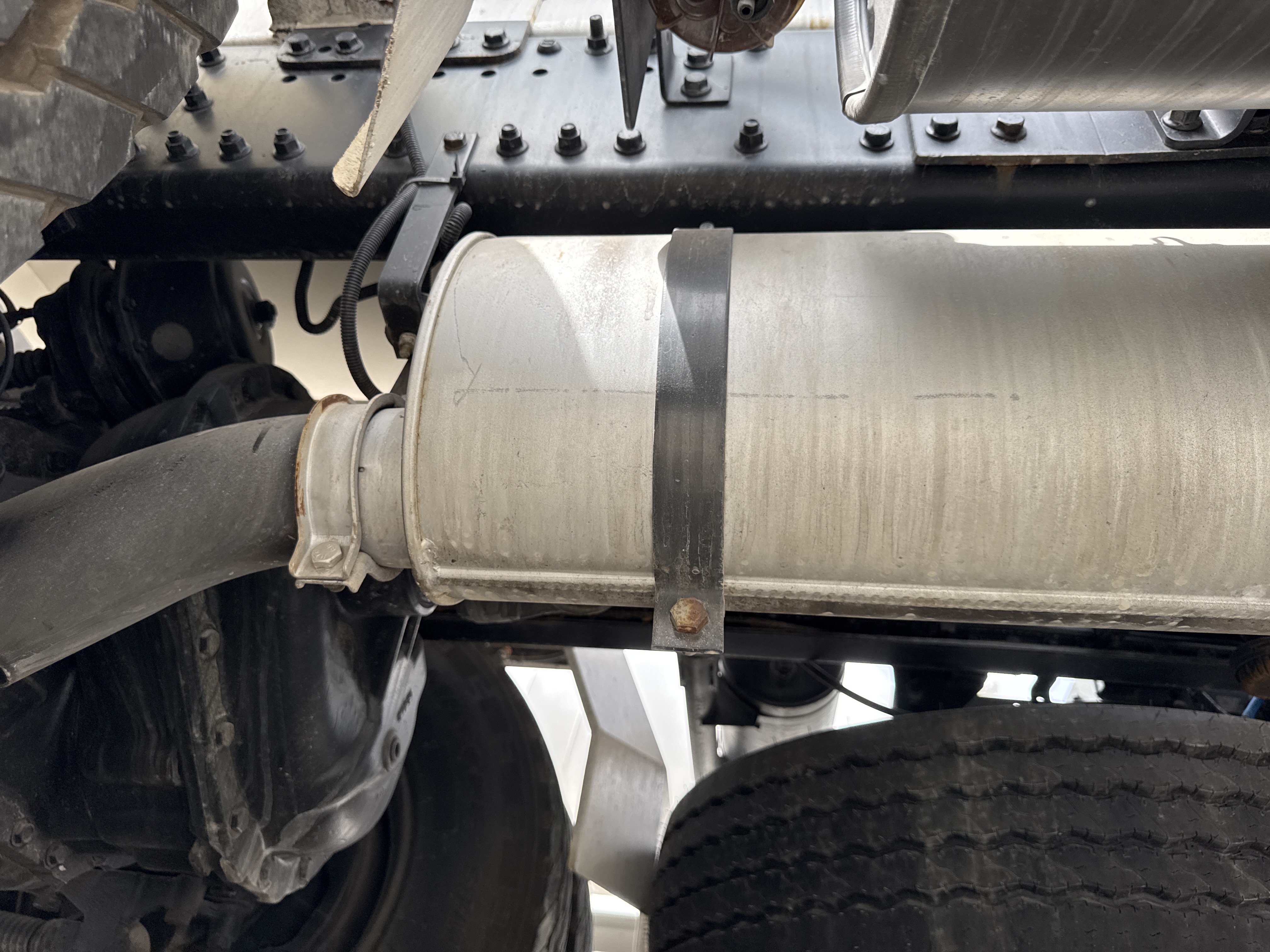 CMT-002-MAN-CLA-26.280-Concrete-mixer-trucks-inspection-Engine-Exhaust-system-1