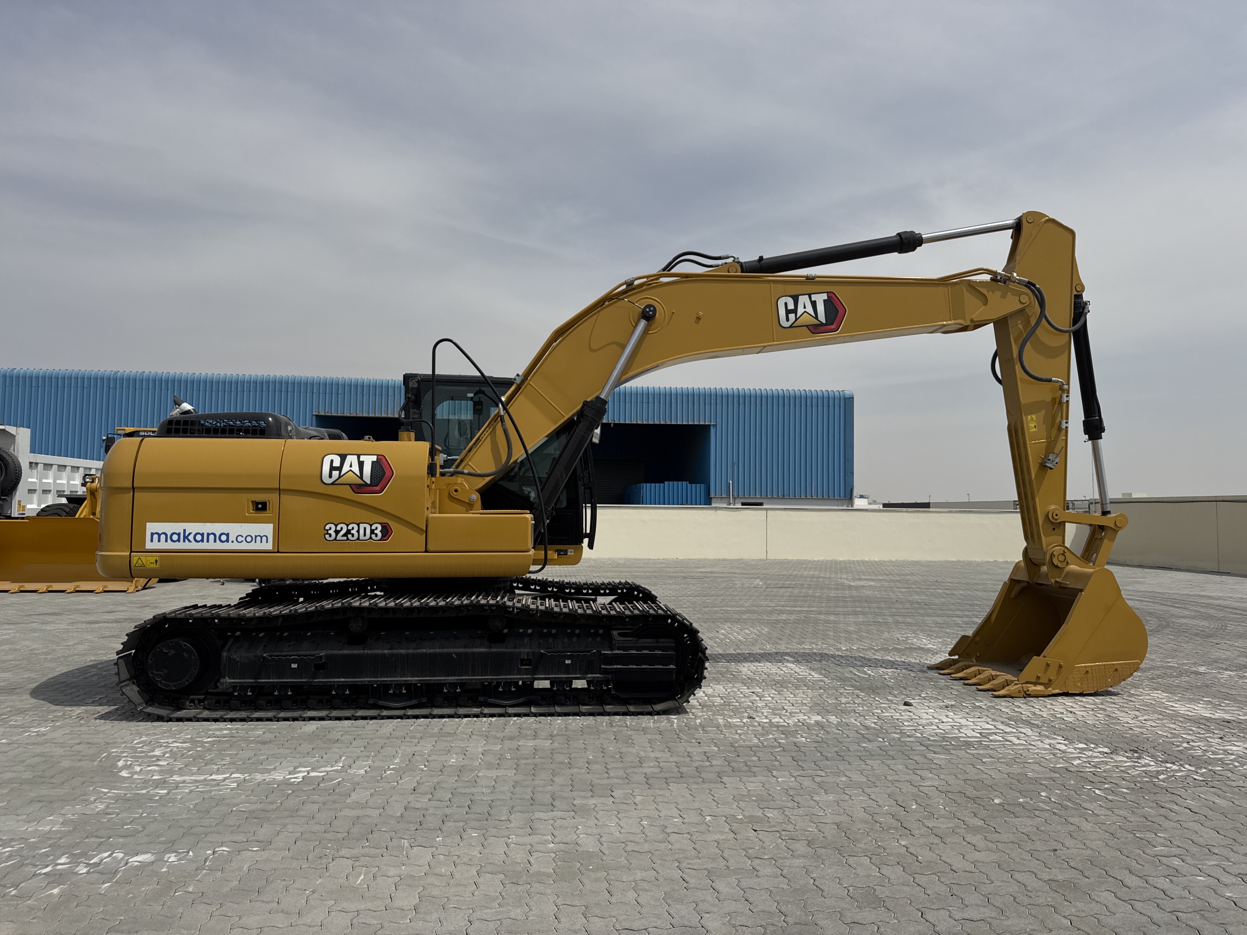 MDX-021-Cat-323D3-Medium-excavators-inspection-Structure-Paint-1