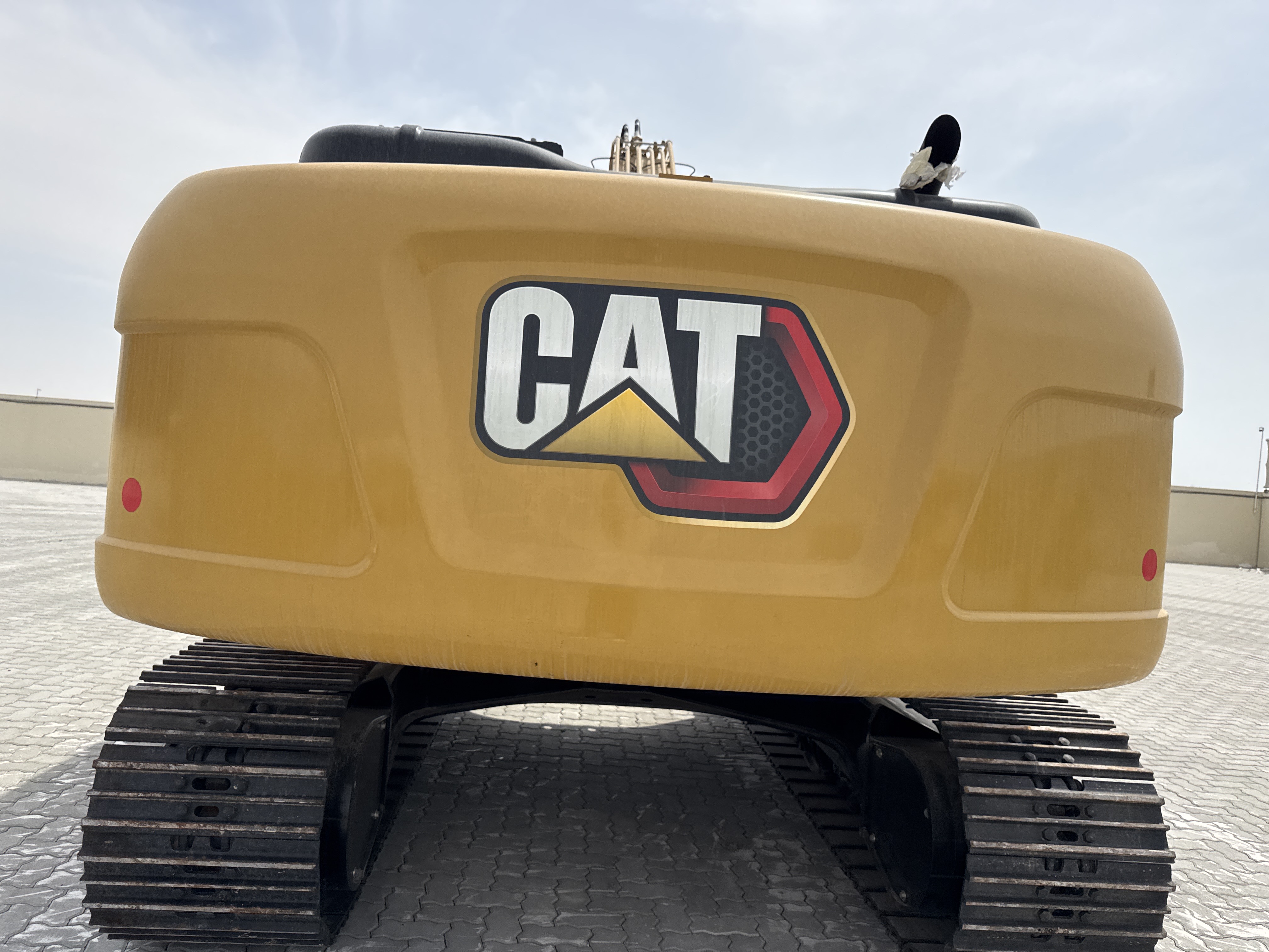 MDX-021-Cat-323D3-Medium-excavators-inspection-Structure-Paint-1