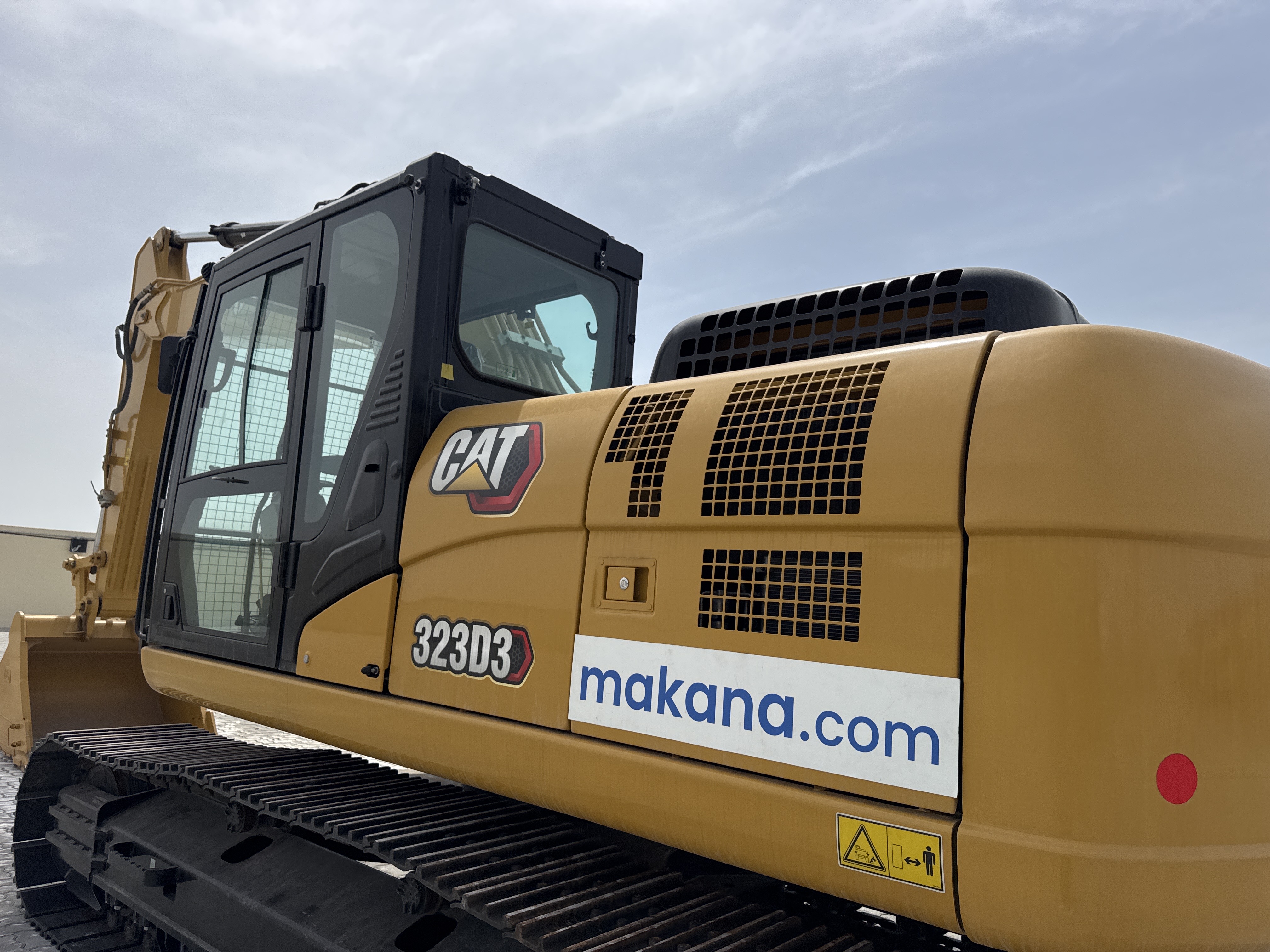MDX-021-Cat-323D3-Medium-excavators-inspection-Structure-Paint-1