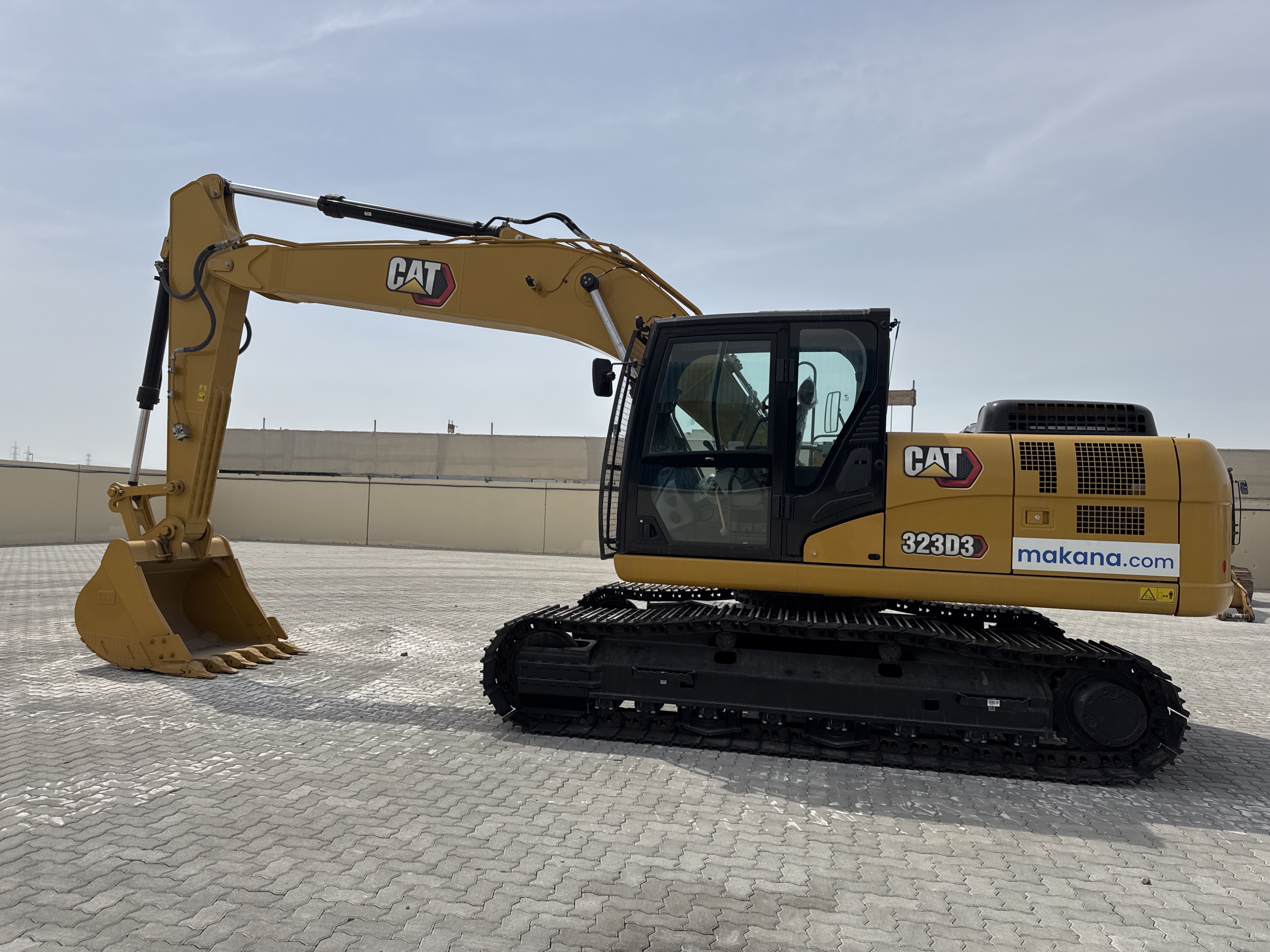 MDX-021-Cat-323D3-Medium-excavators-inspection-Structure-Paint-1