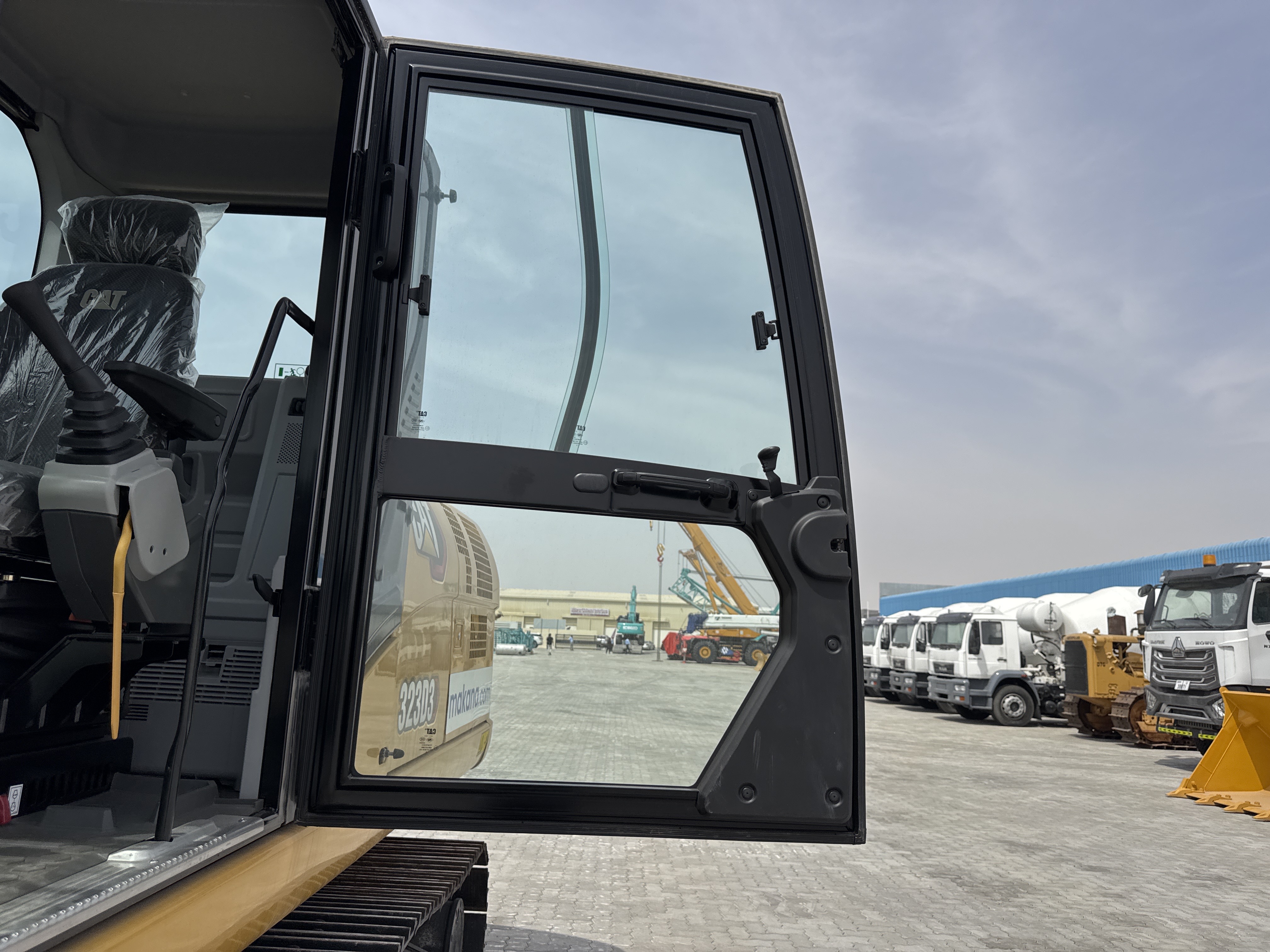 MDX-021-Cat-323D3-Medium-excavators-inspection-Structure-Doors-1