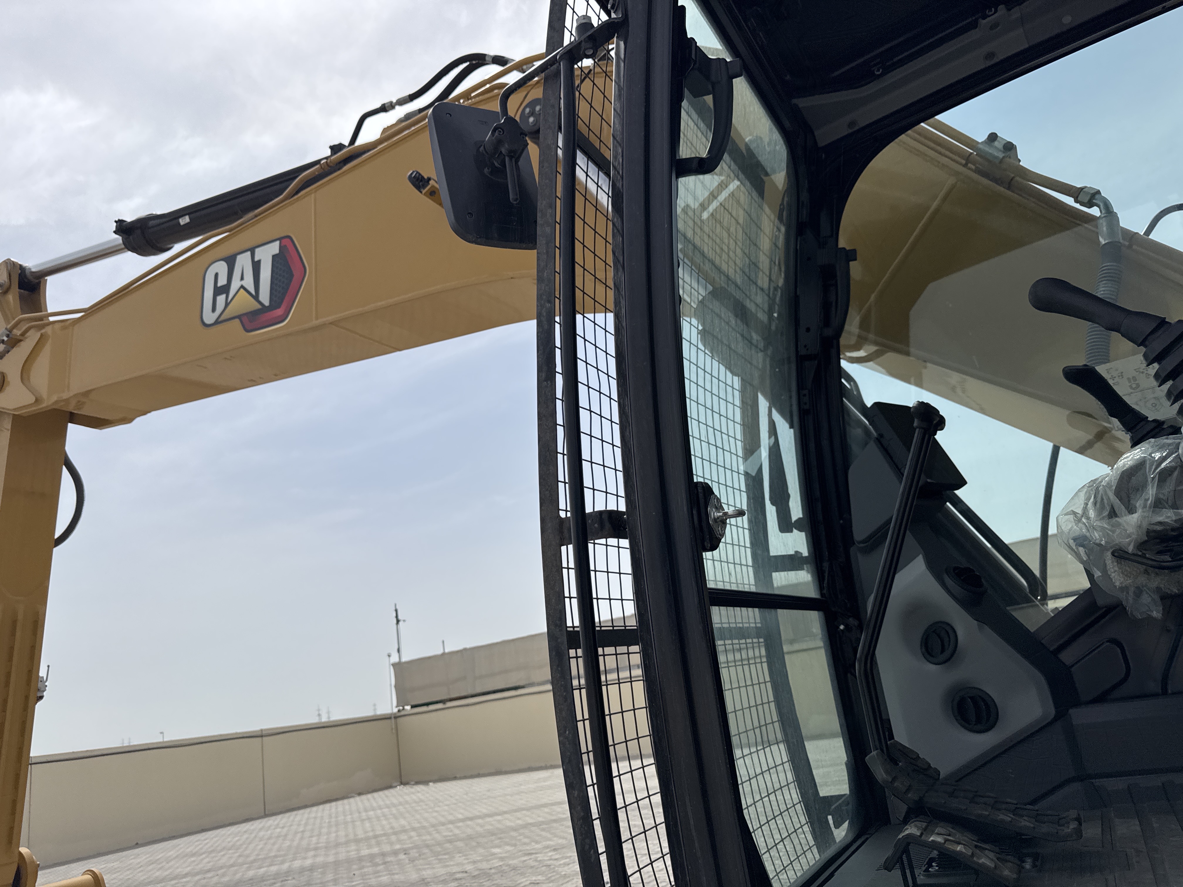 MDX-021-Cat-323D3-Medium-excavators-inspection-Structure-Handrails-1