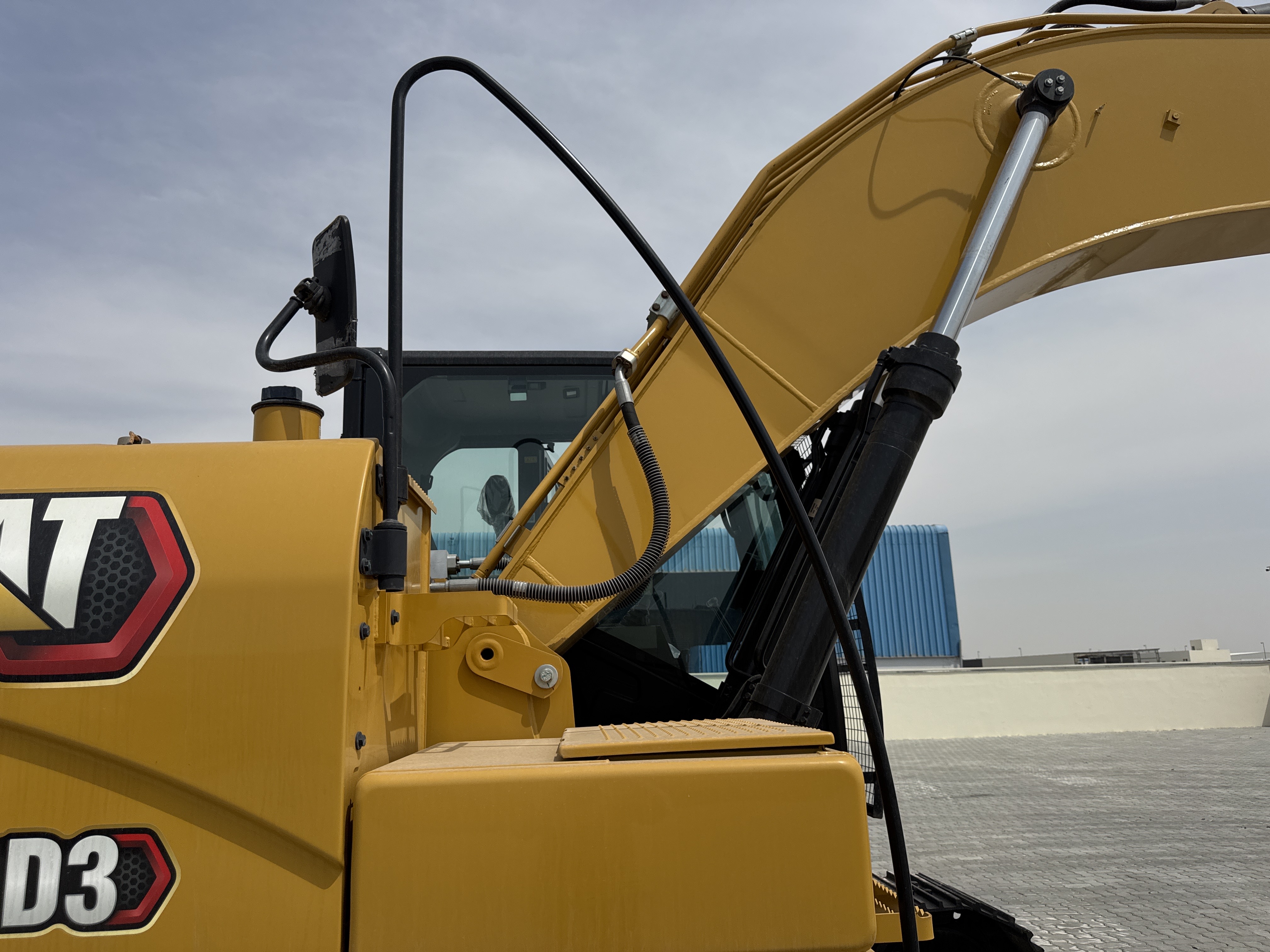 MDX-021-Cat-323D3-Medium-excavators-inspection-Structure-Handrails-1