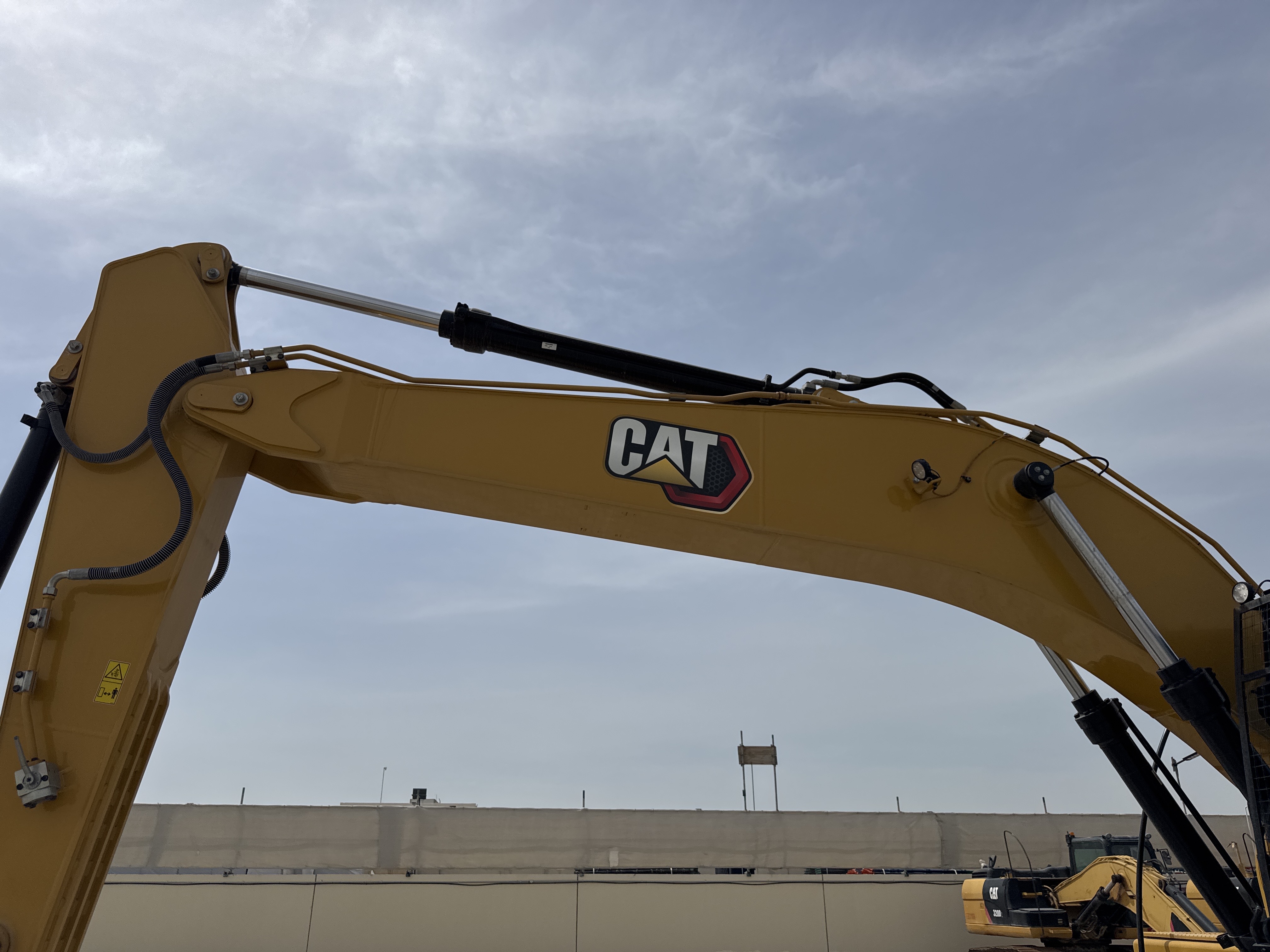 MDX-021-Cat-323D3-Medium-excavators-inspection-Chassis-Boom-1