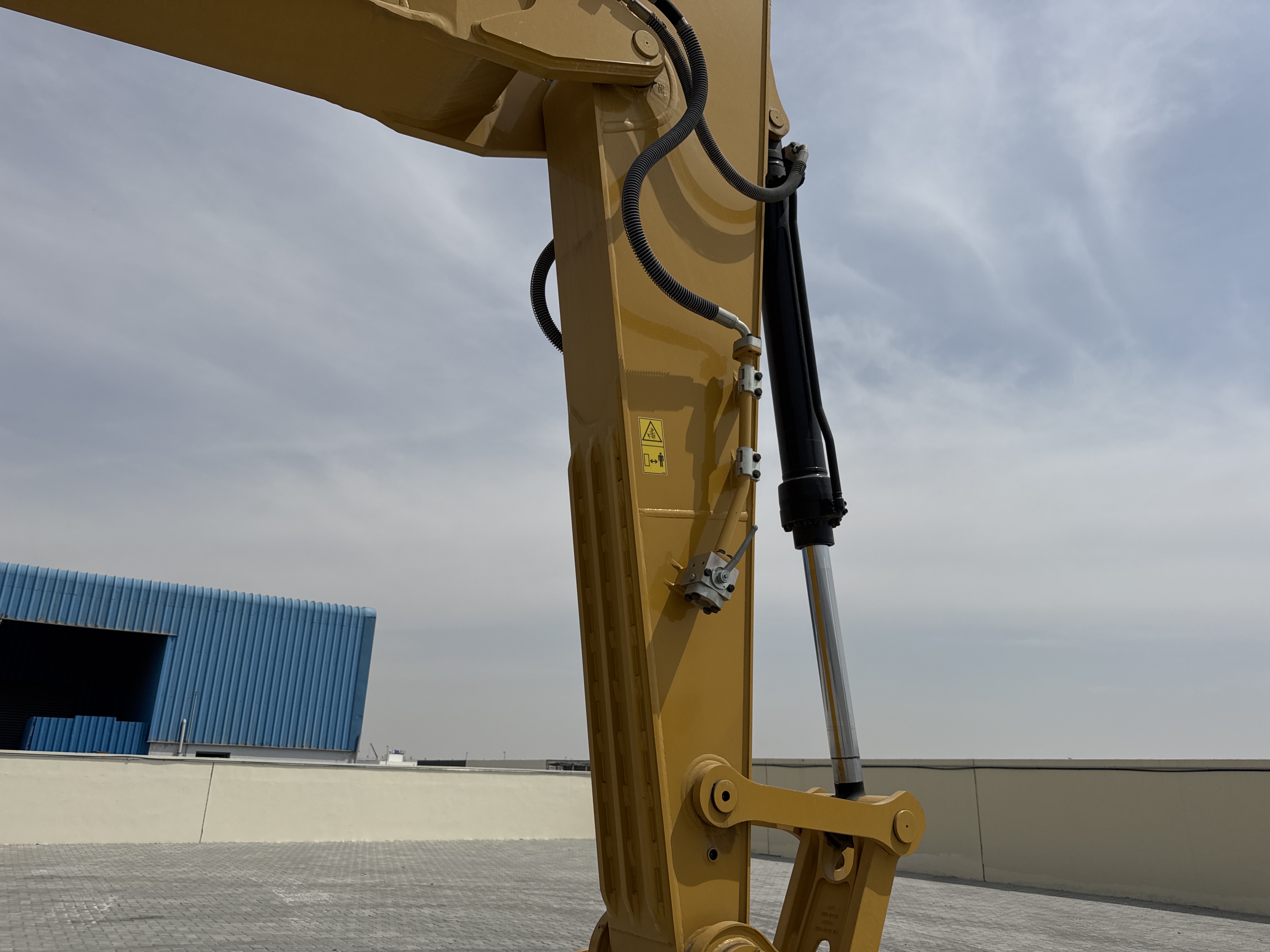 MDX-021-Cat-323D3-Medium-excavators-inspection-Chassis-Stick-1